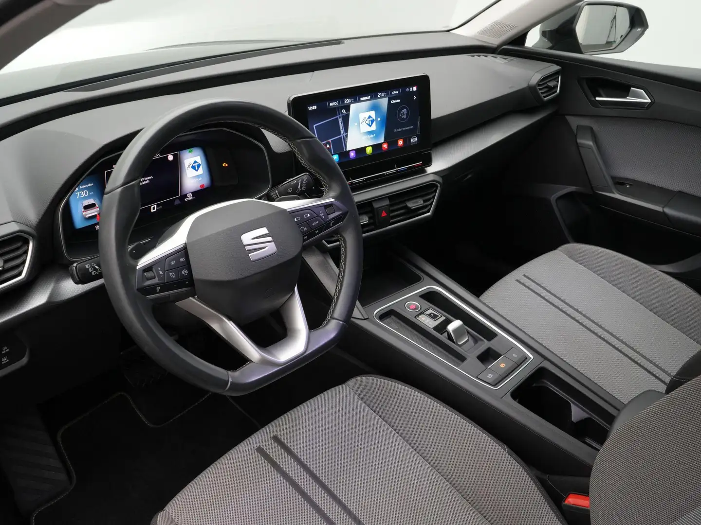 SEAT Leon Sportstourer 1.5 eTSI 150 pk DSG Style Business In Noir - 2