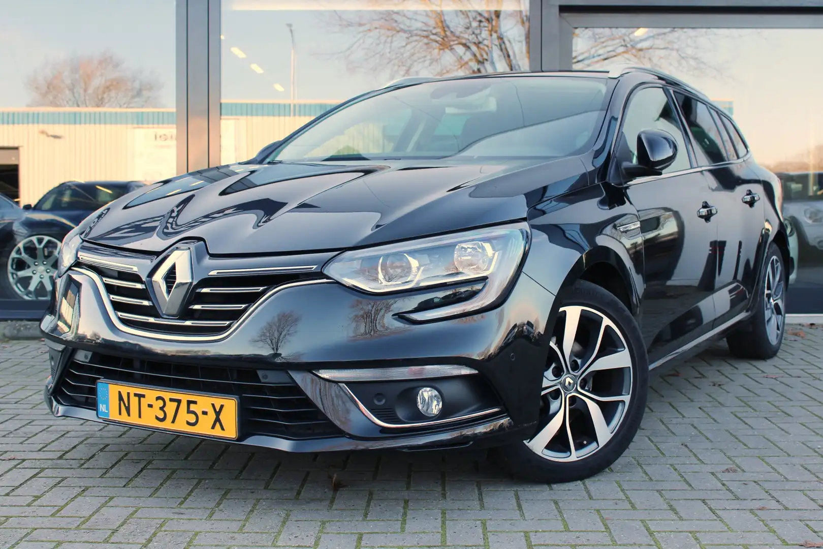 Renault Megane Estate 1.2 TCe Bose + KEYLESS + MASSAGE + CAMERA + Noir - 1
