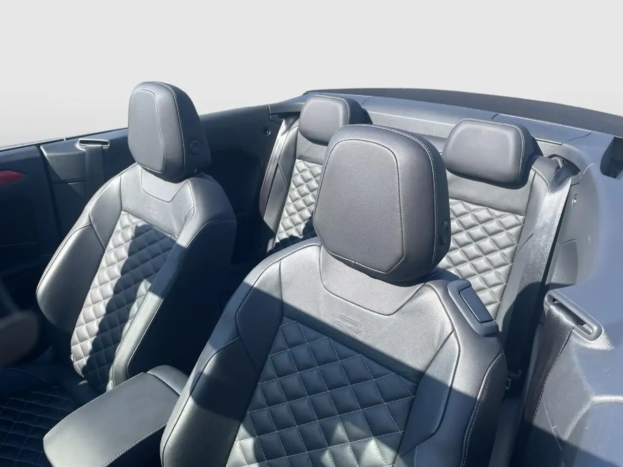 Volkswagen T-Roc Cabrio R-Line 1.5 TSI LEDER+NAV 13