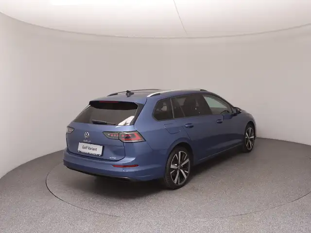 Volkswagen Golf view 4
