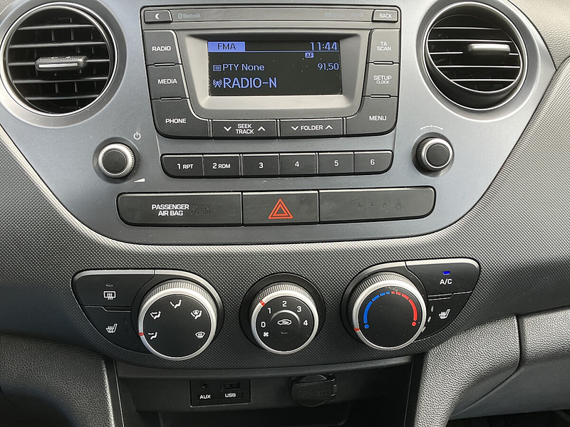 Hyundai i10 1,0 Run Klima Sitzheizung Einparkhilfe Bluetooth — photo 12