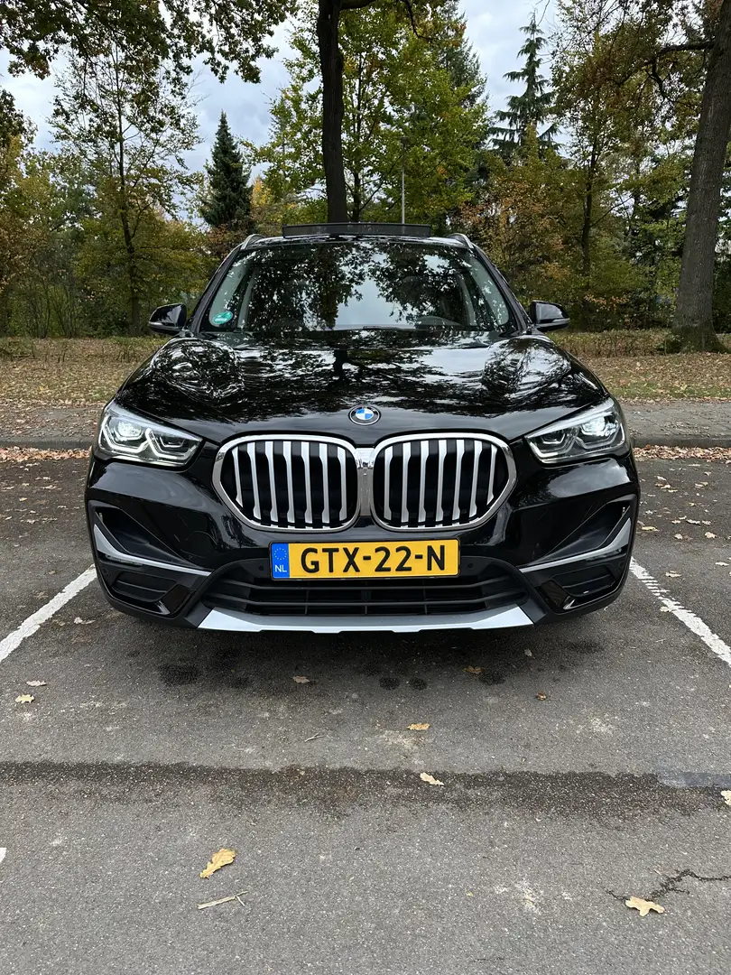 BMW X1 sDrive18i Aut. High Executive xLine-Panoramadak Zwart - 2