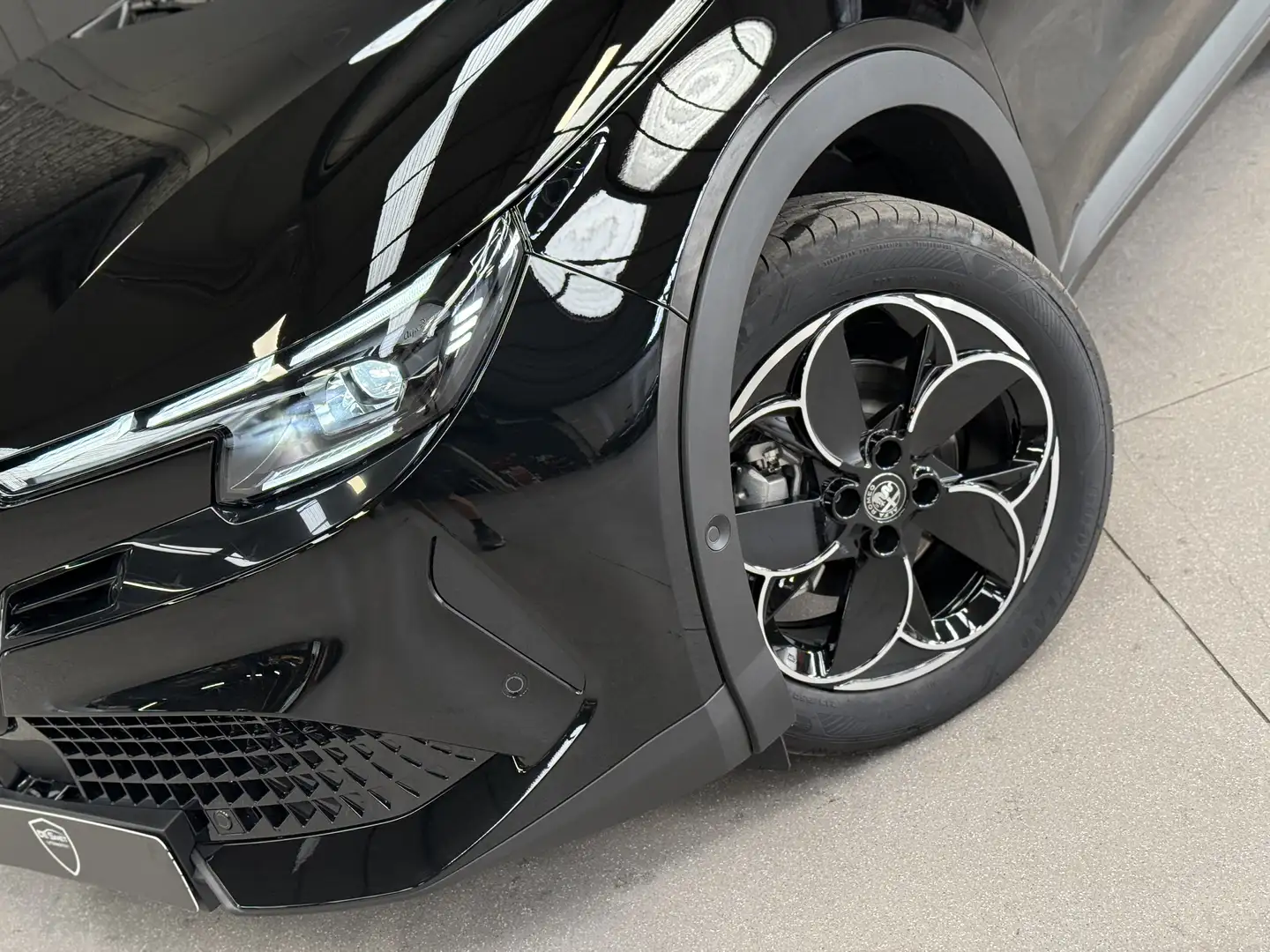 Alfa Romeo Junior Junior 1.2 VGT Ibrida Zwart - 2