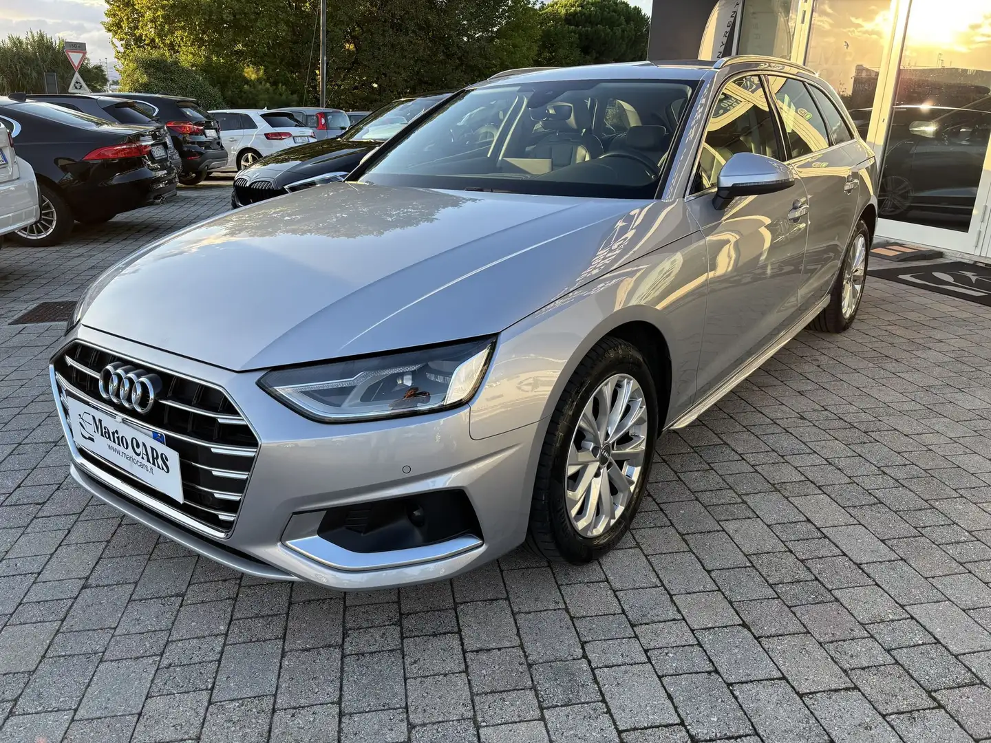 Audi A4 A4 Avant 35 TDI/163 CV S tronic Business Advanced Silber - 2