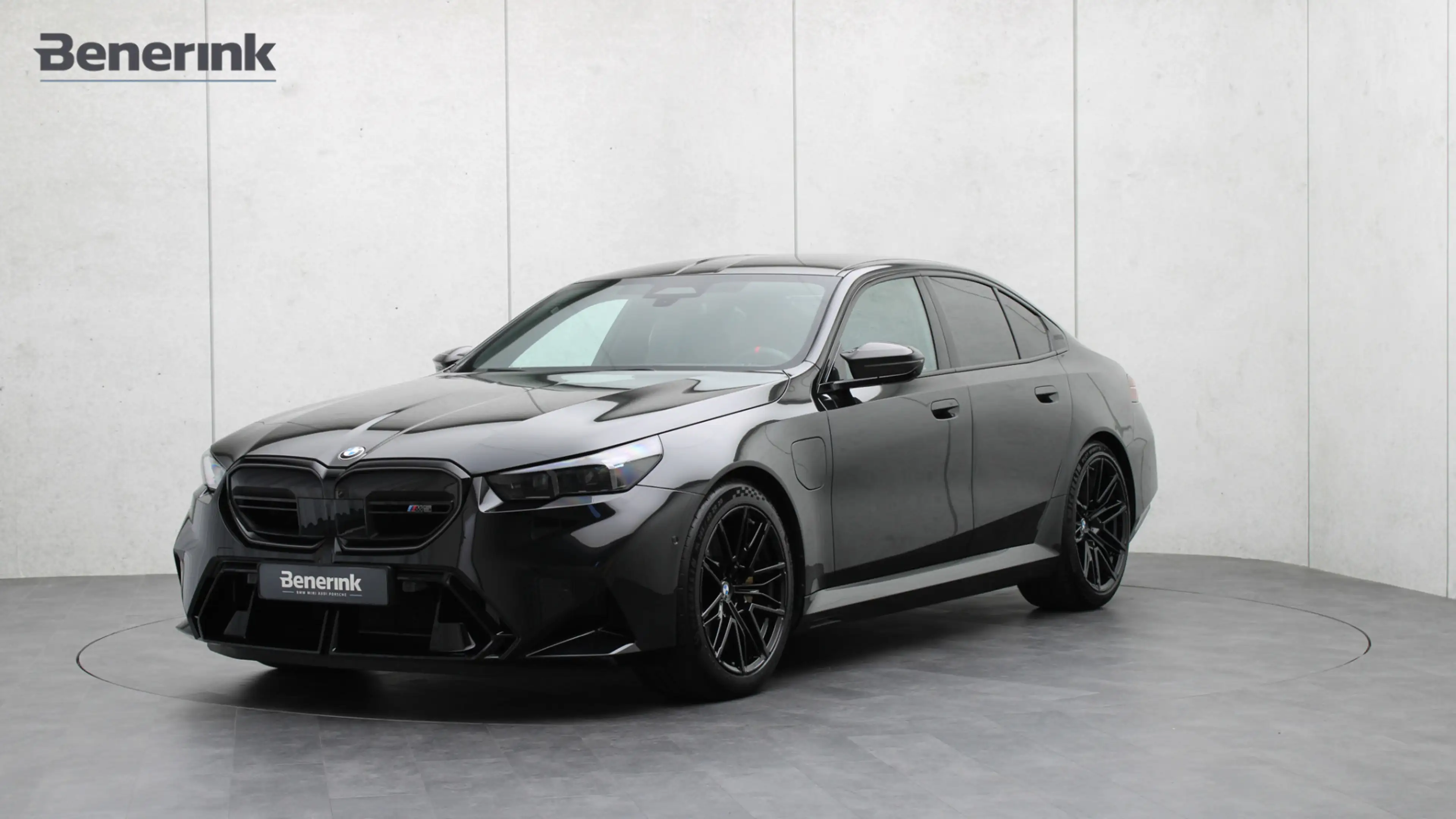 BMW M5 Sedan | Ultimate Package | M Drivers Package | Bow