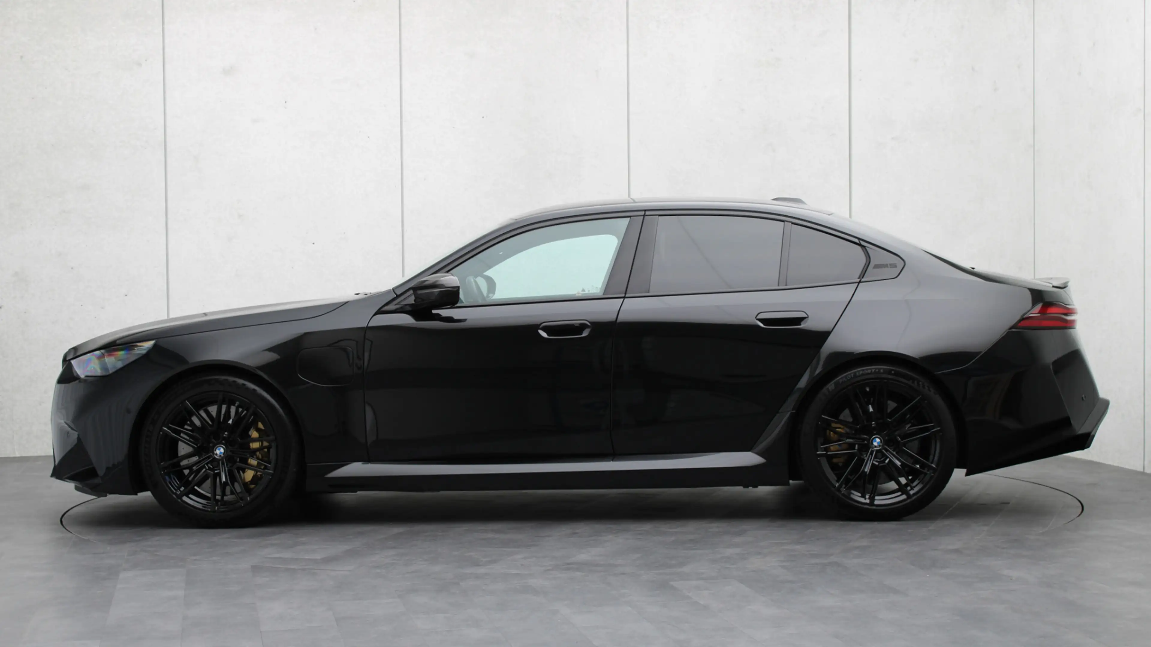BMW M5 Sedan | Ultimate Package | M Drivers Package | Bow — photo 2