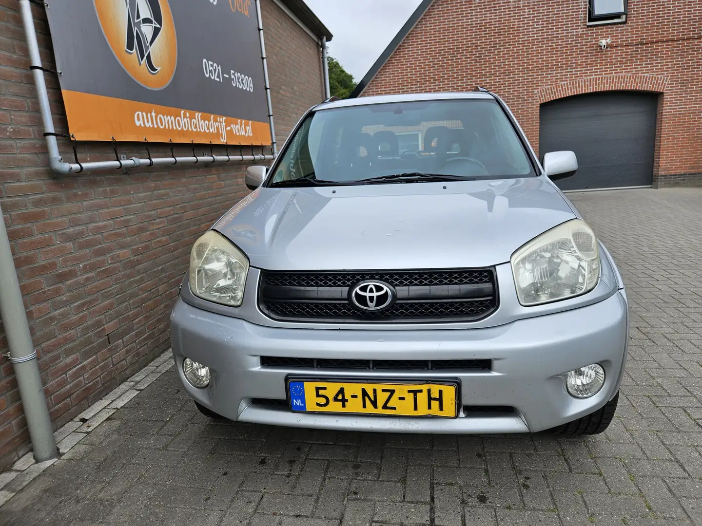 Toyota RAV 4 2.0-16V VVT-i Sol 4WD Grijs - 2