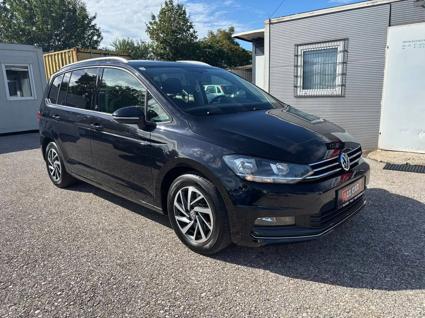 Volkswagen Touran Touran Edition 1,6 SCR TDI Trendline Schwarz - 1