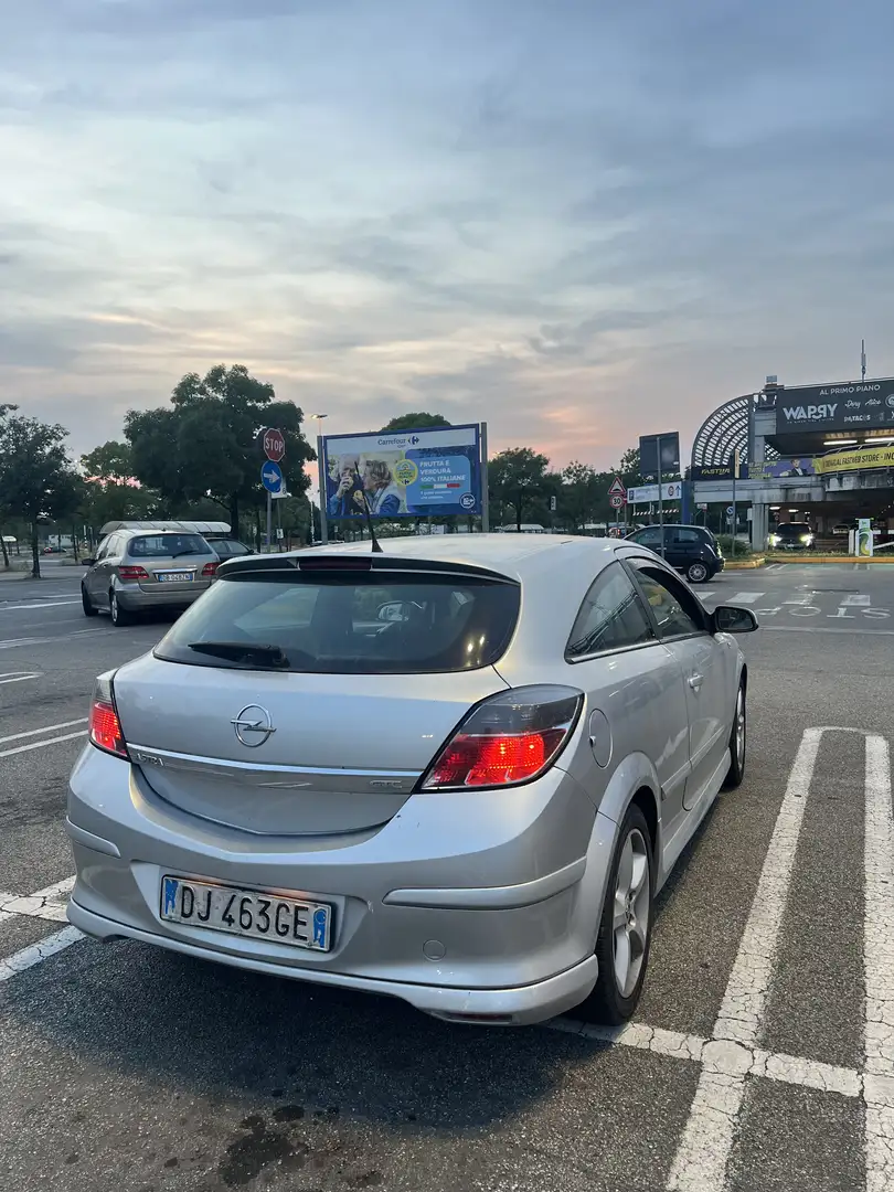 Opel Astra GTC 1.8 Cosmo - 2