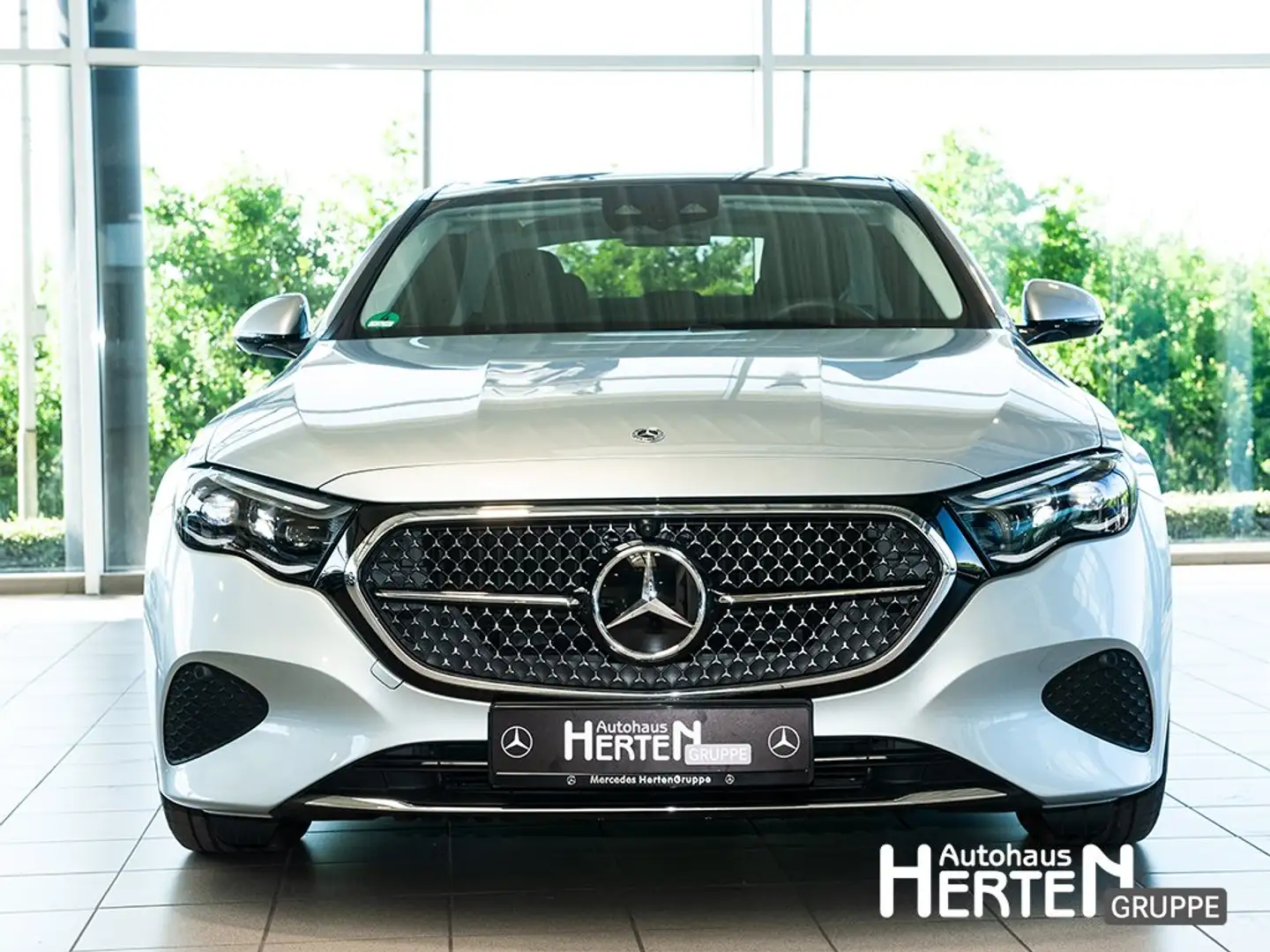 Mercedes-Benz E 220 d+AVANTGARDE+PANO+BURMESTER+AHK+360°+DAB+ Grau - 2
