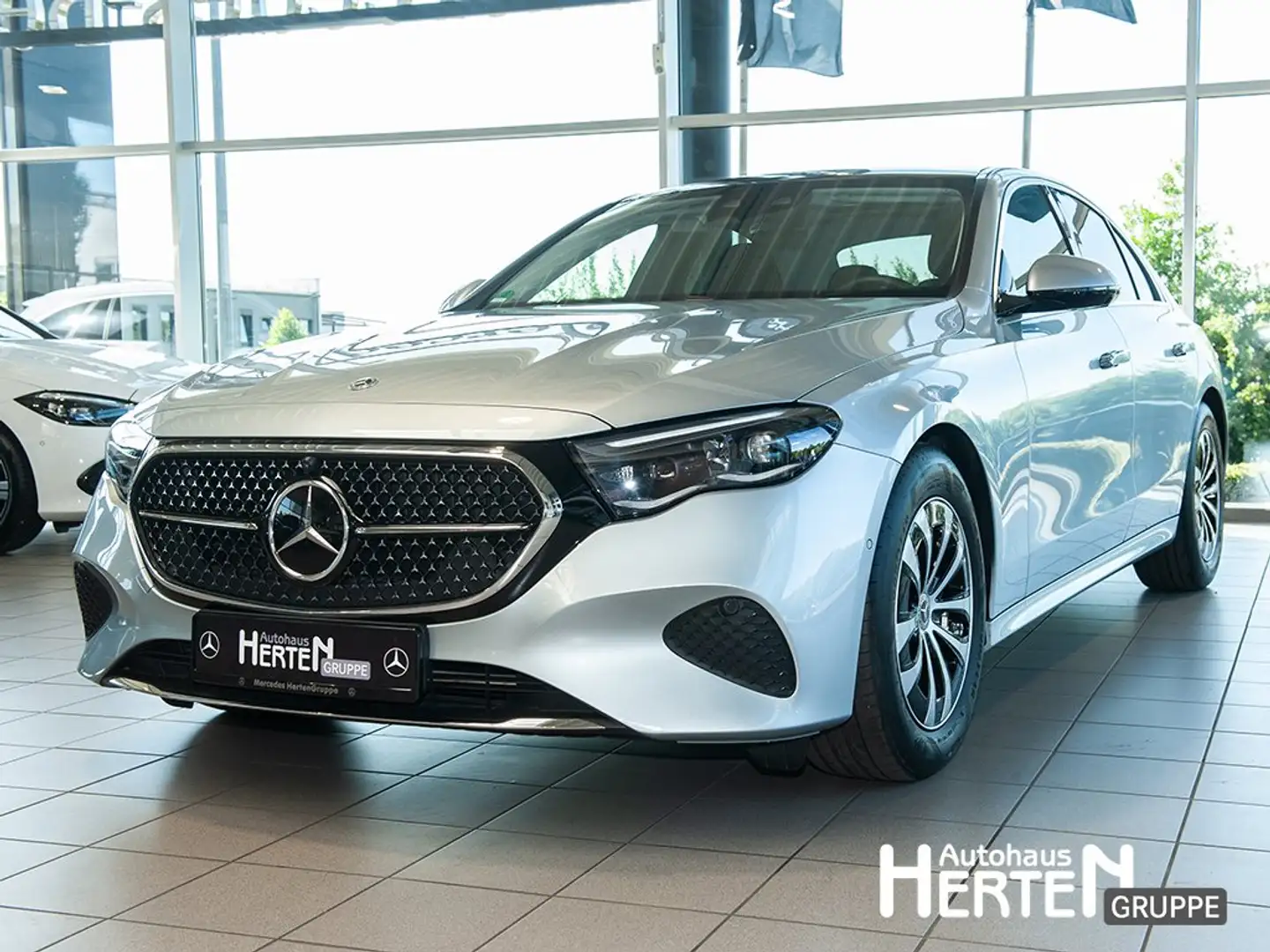 Mercedes-Benz E 220 d+AVANTGARDE+PANO+BURMESTER+AHK+360°+DAB+ Grau - 1