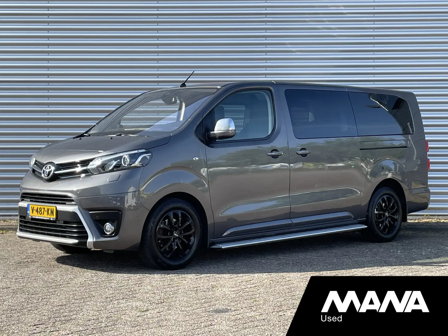 Toyota Proace Verso 2.0 D-4D 177PK Professional Long DC Automaat Gris - 1