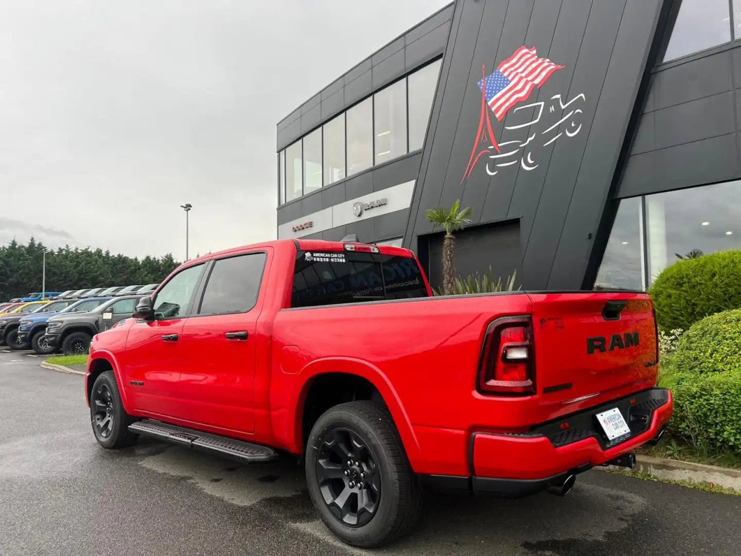 Dodge RAM 1500 CREW CAB BIGHORN NIGHT EDITION 2025 Rouge - 2