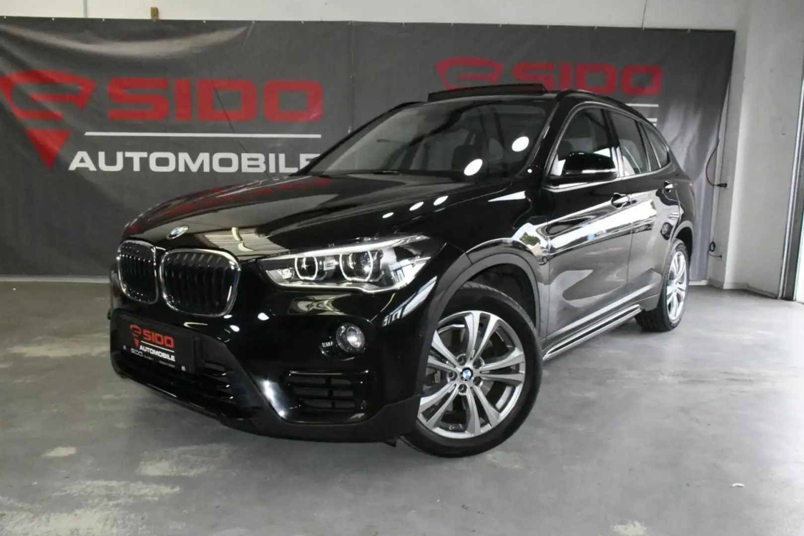 BMW X1 xDrive20d Aut. LED*PANO*HuD*CAM*NAV*MEMO* Klima Zwart - 1