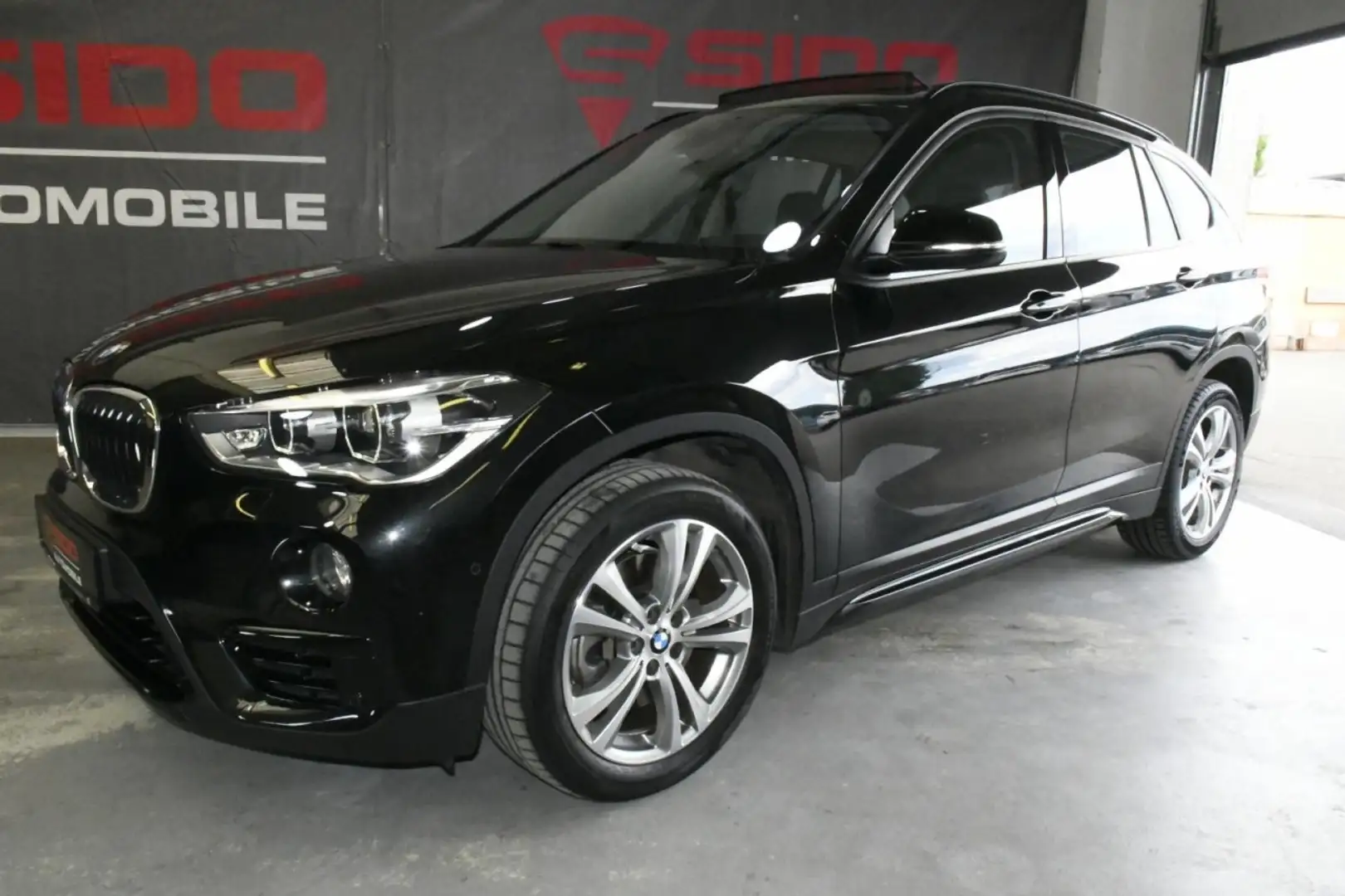 BMW X1 xDrive20d Aut. LED*PANO*HuD*CAM*NAV*MEMO* Klima Zwart - 2