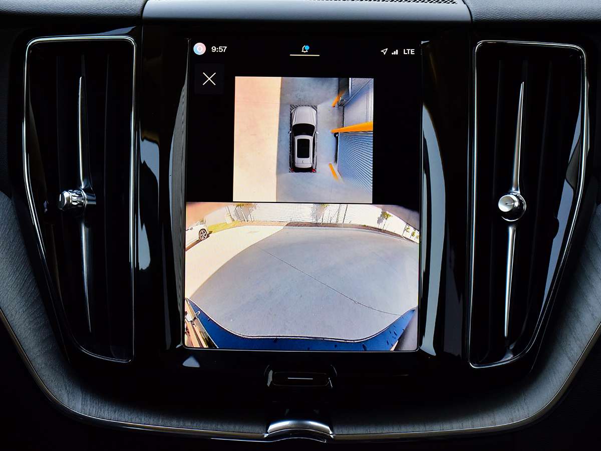 2025 Volvo XC60 B5 AWD Plus Dark Theme thumb 24