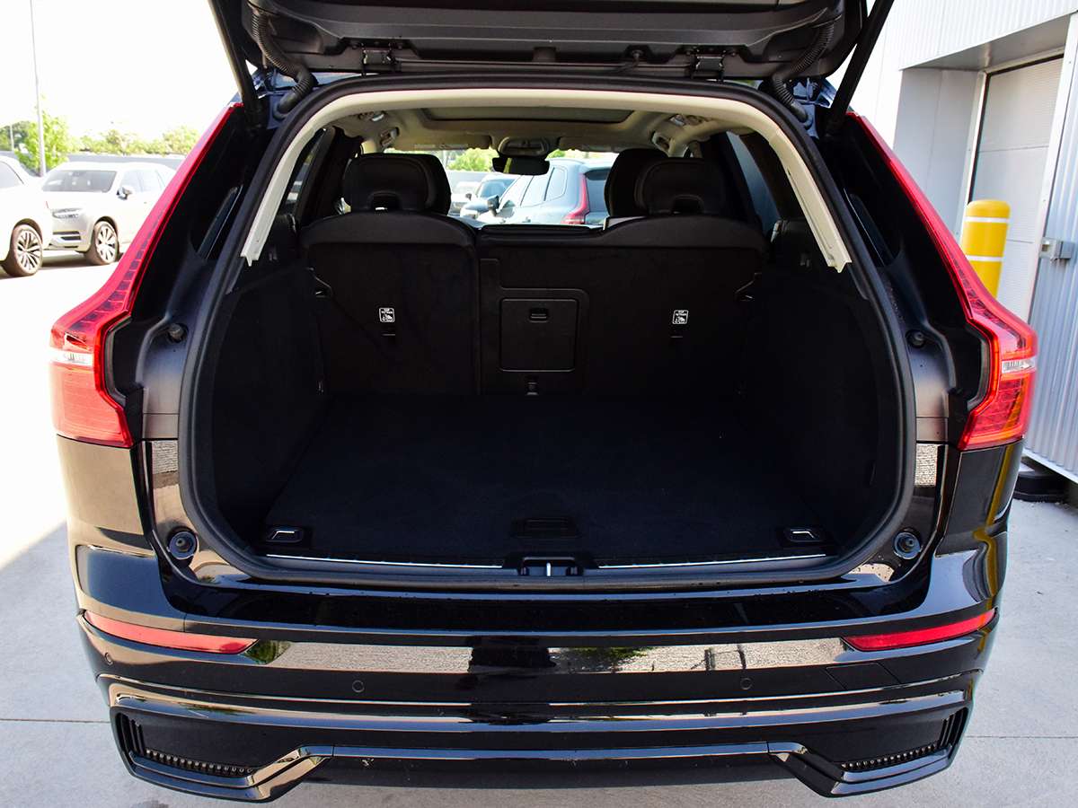 2025 Volvo XC60 B5 AWD Plus Dark Theme thumb 25