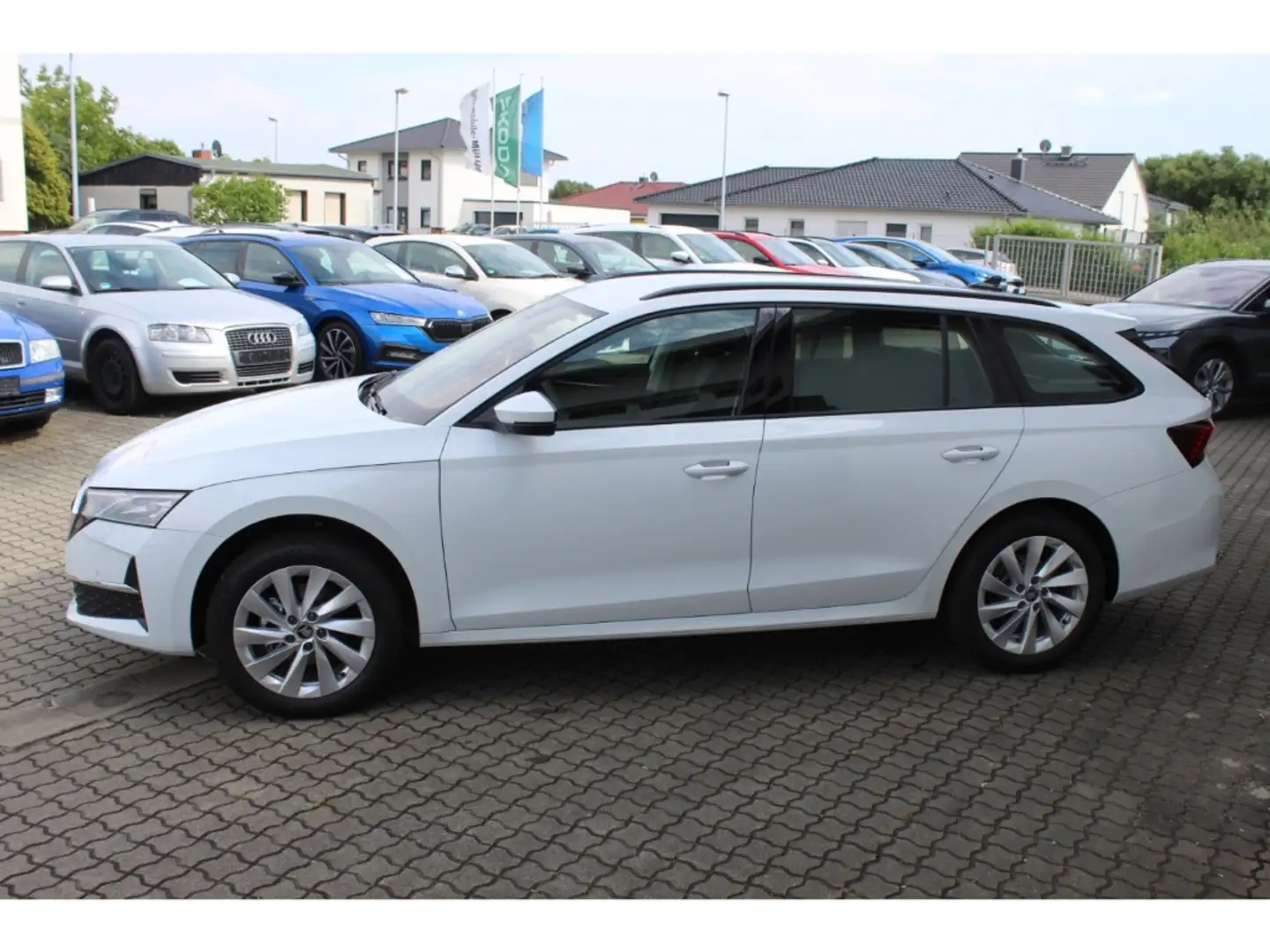 Skoda Octavia Combi Selection 1,5 TSI mHEV 110 kW 7-Gang DSG*NAV Weiß - 2