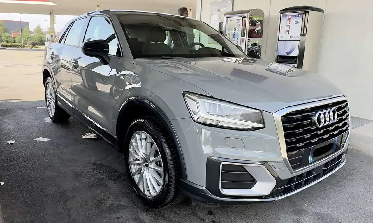 Audi Q2 1.6 tdi Design s-tronic — photo 1 of 12