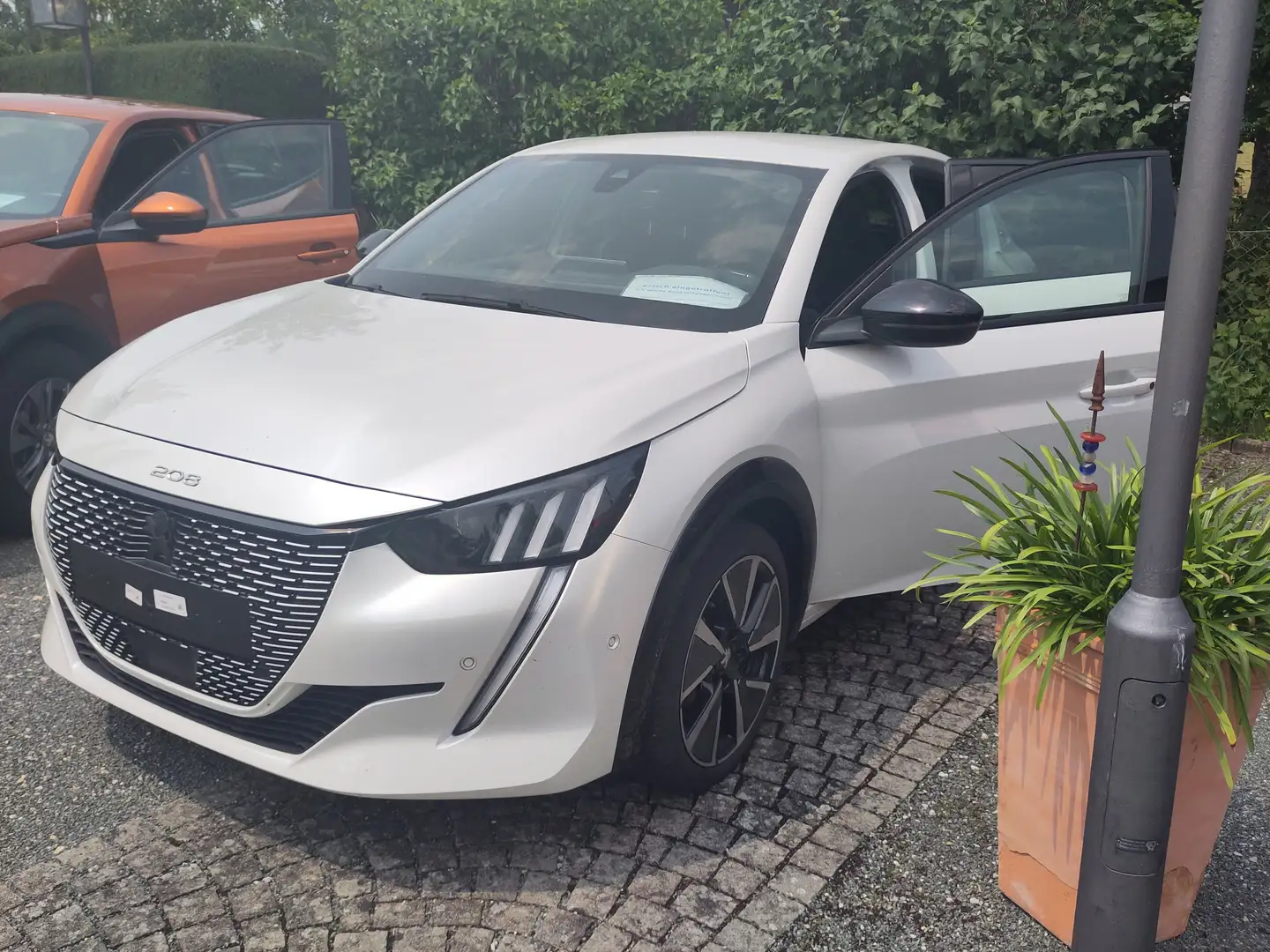 Peugeot 208 e- GT Pack Weiß - 2