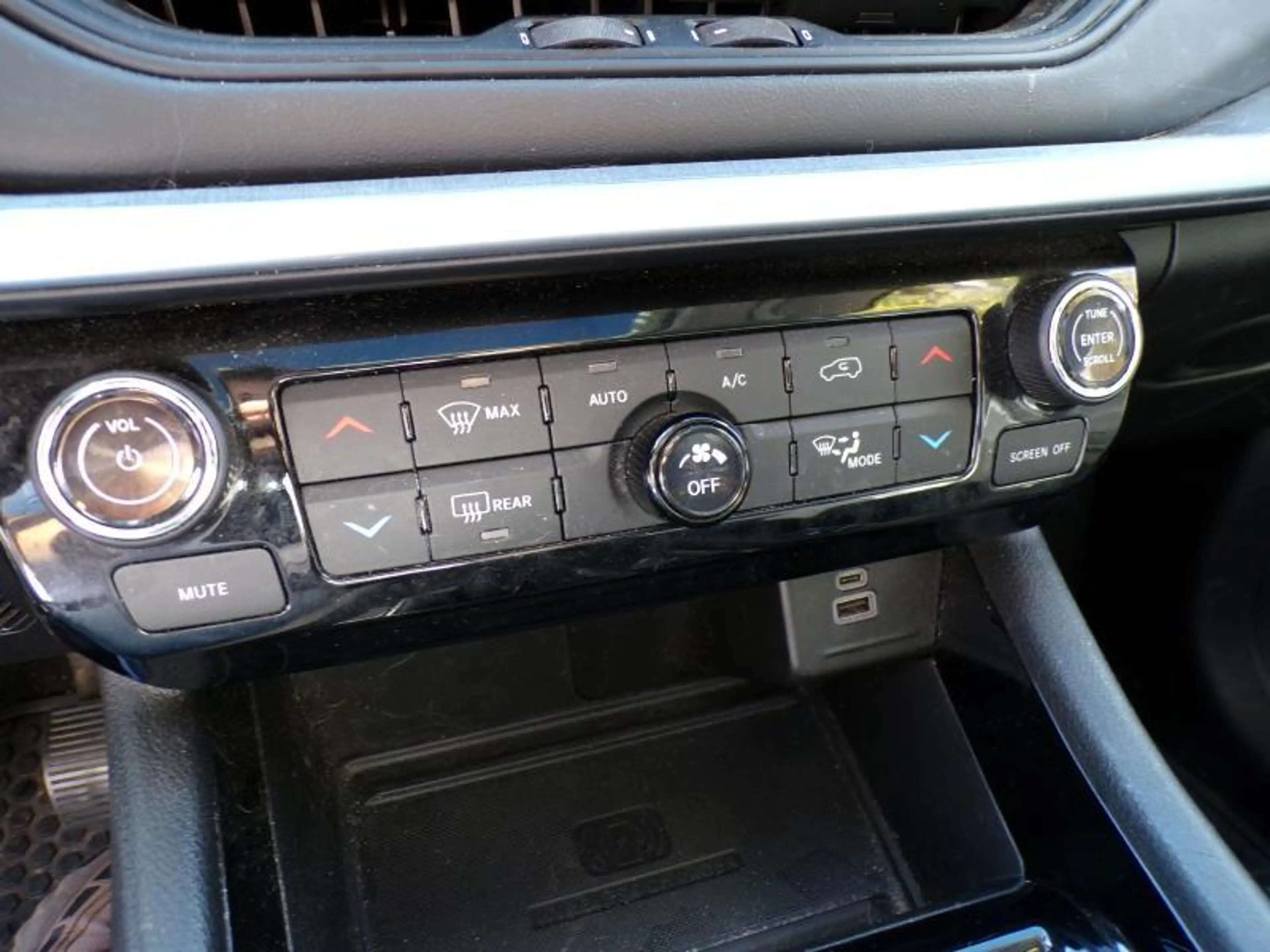 Jeep Compass 1.6D 131cv Noir 05/22 93388km Clim GPS Bluetooth — photo 15