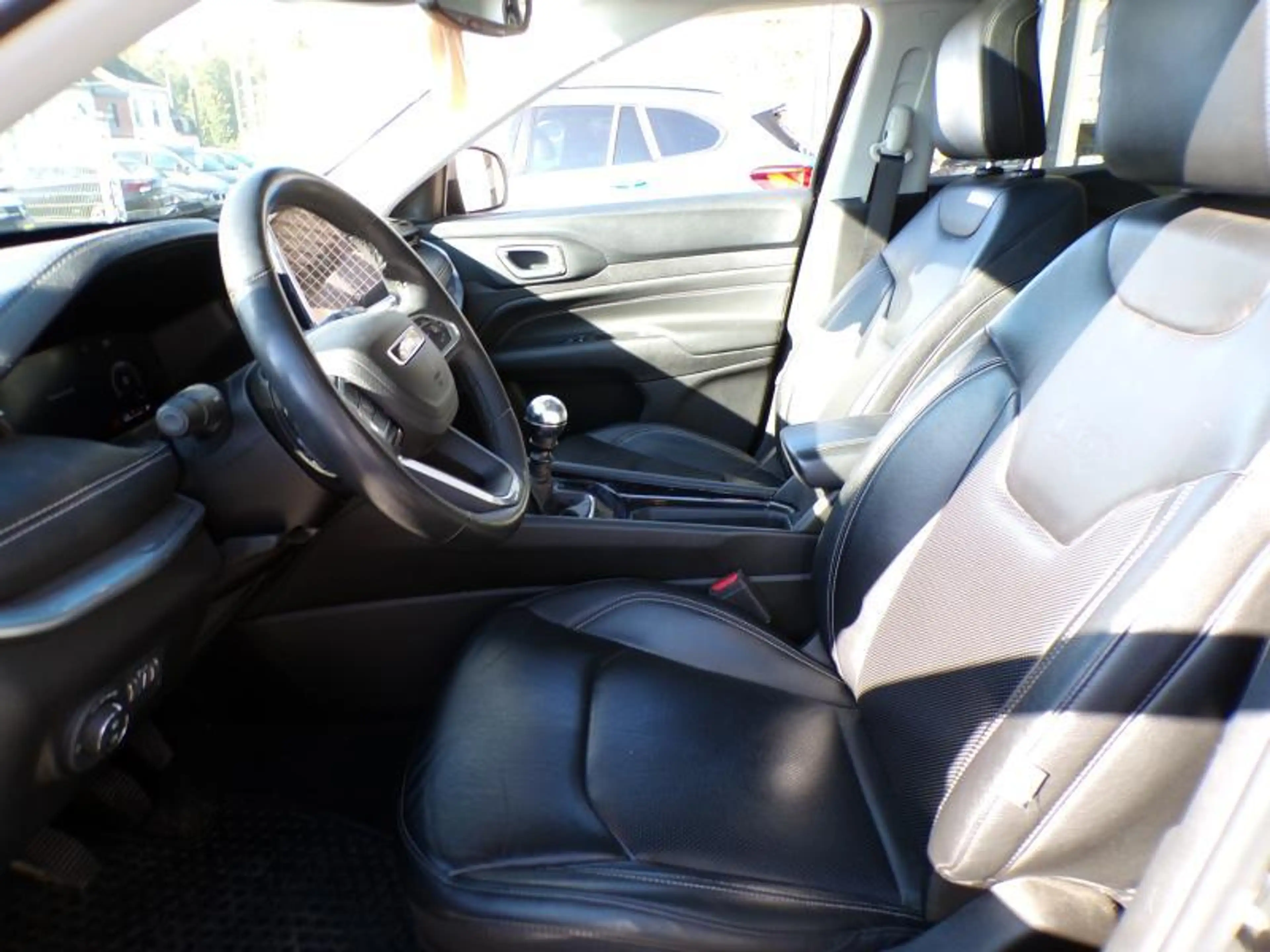Jeep Compass 1.6D 131cv Noir 05/22 93388km Clim GPS Bluetooth — photo 7