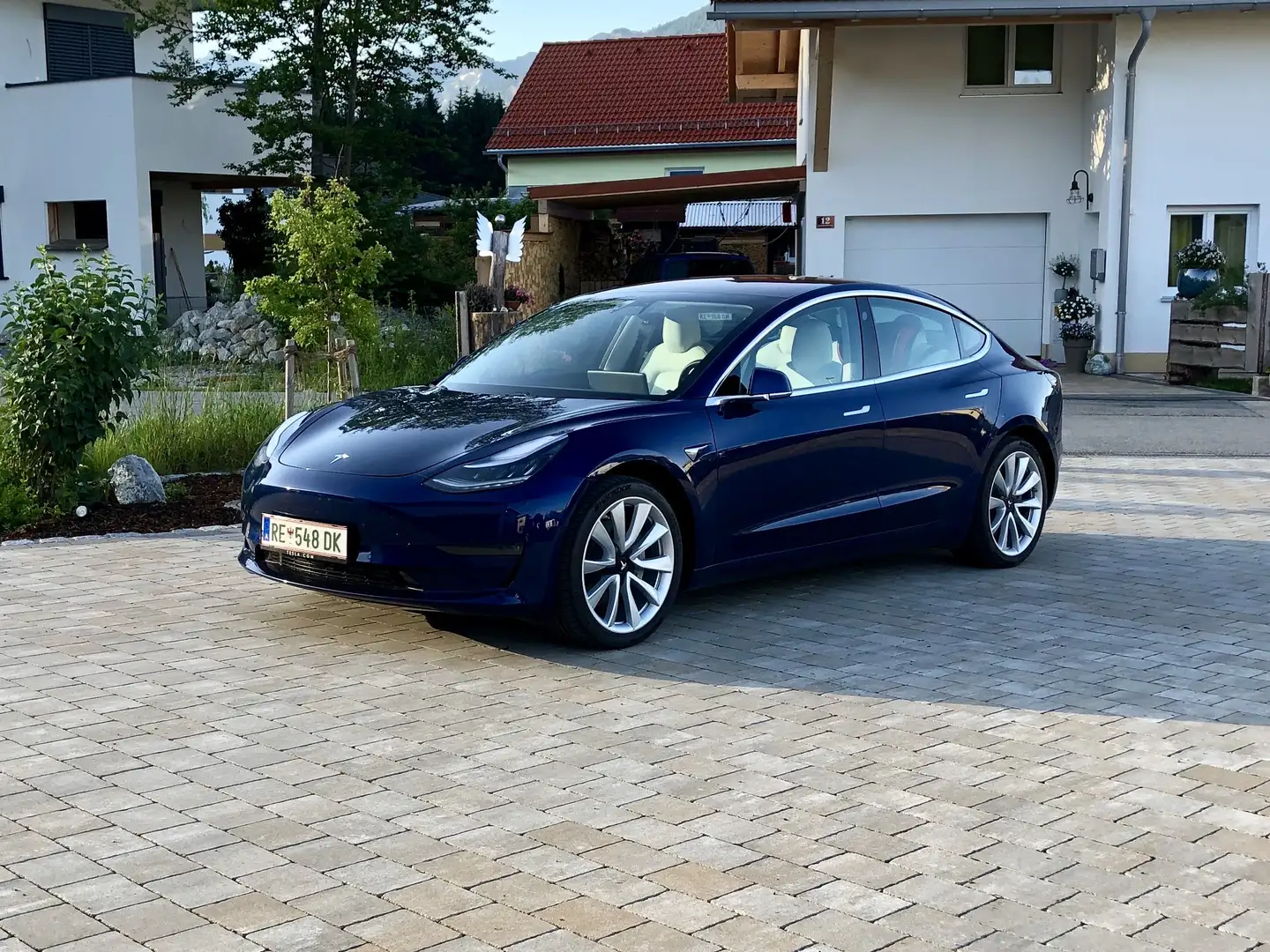 Tesla Model 3 Long Range AWD, Accel. Boost, wenige Km, Winter Blau - 1