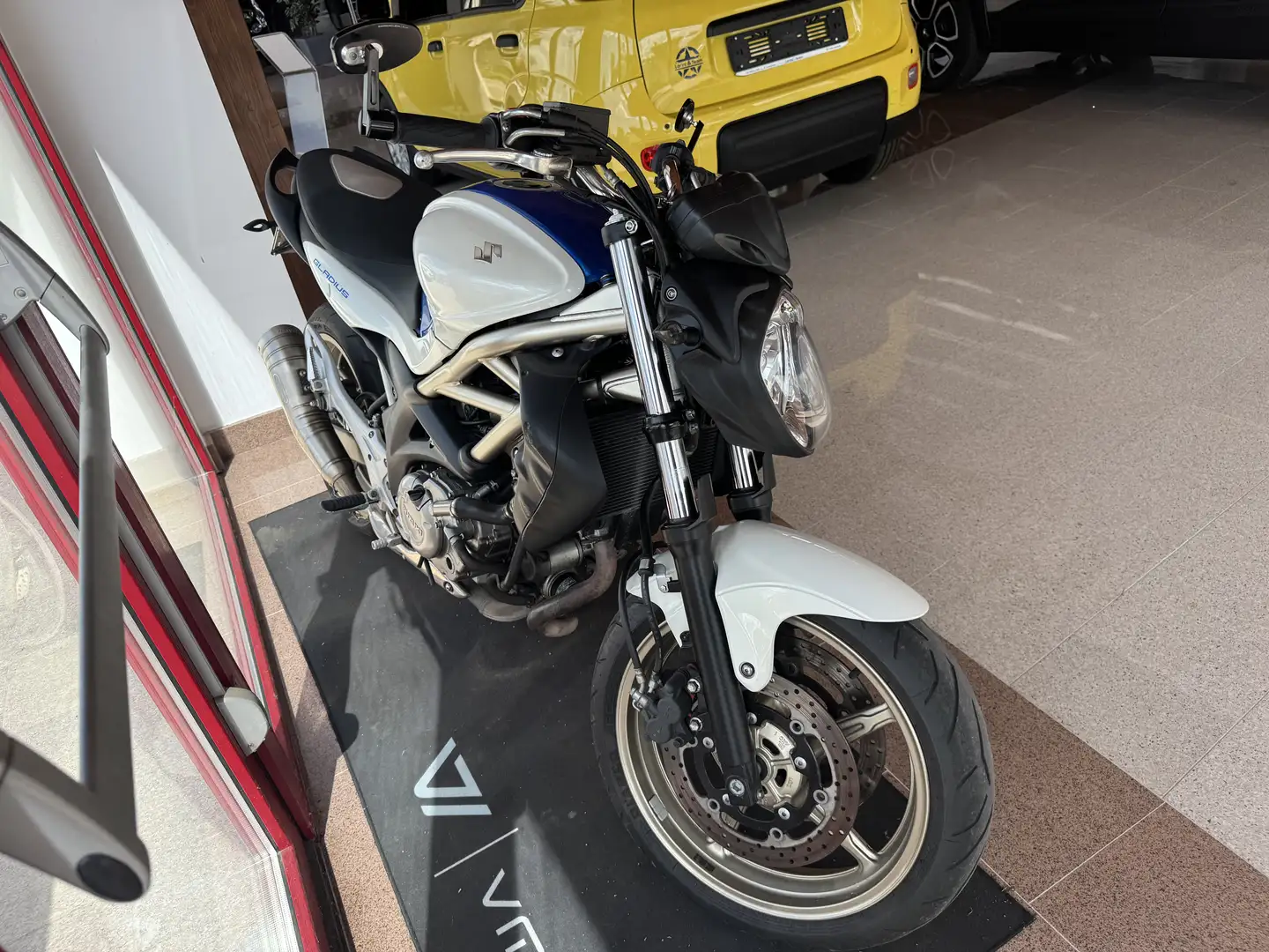 Suzuki Gladius 650 - 2