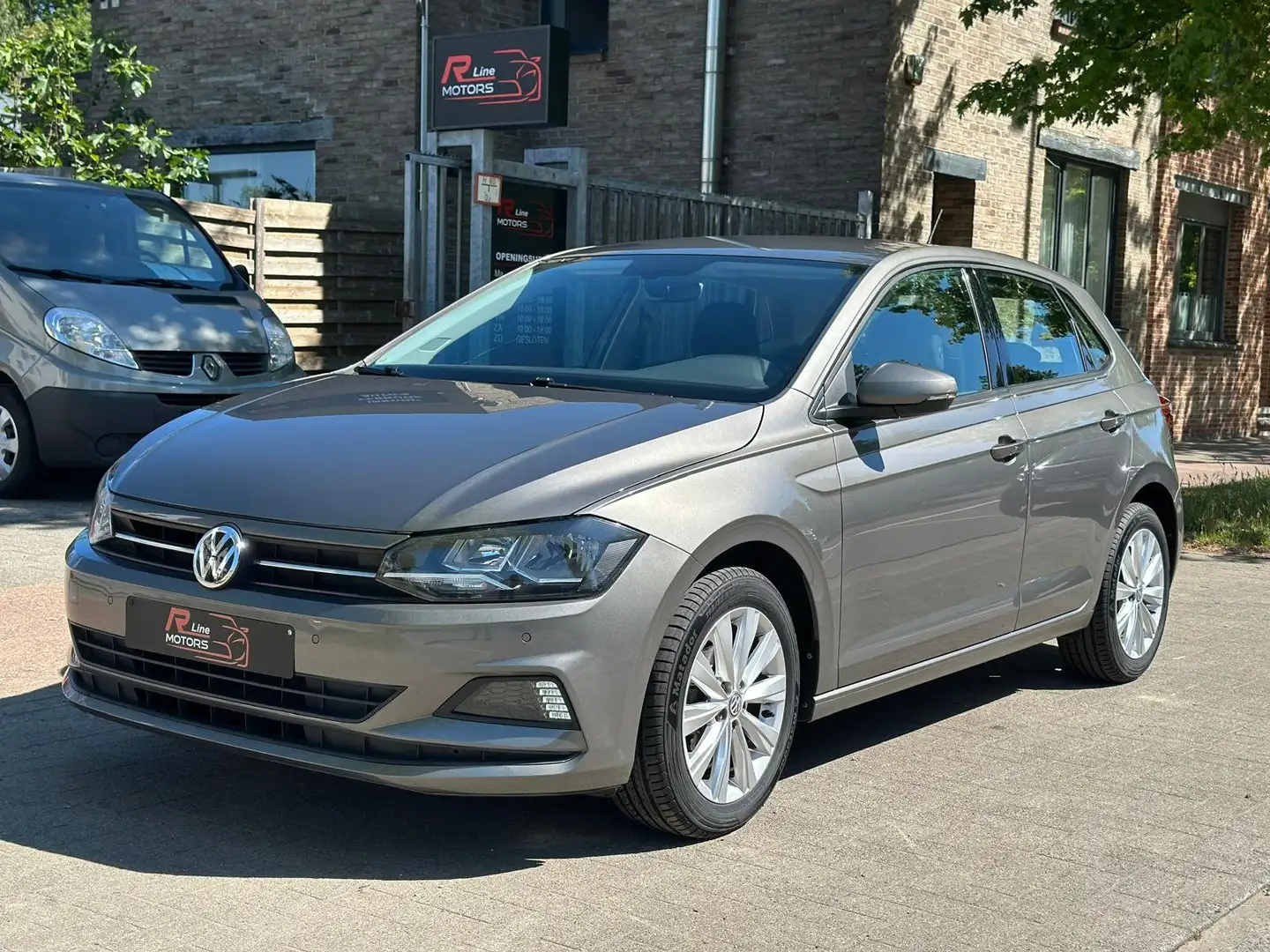 Volkswagen Polo 1.0i - Airco - Navigatie - PDC - Cruise Control Gris - 1