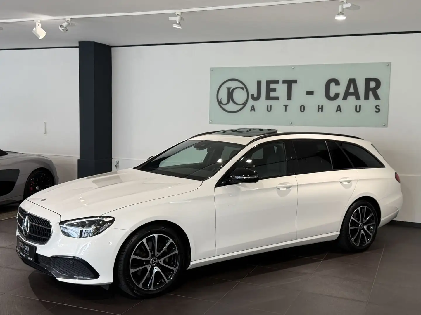 Mercedes-Benz E 220 d T Avantgarde *Night-SD-AHK-18"LM* Blanc - 1