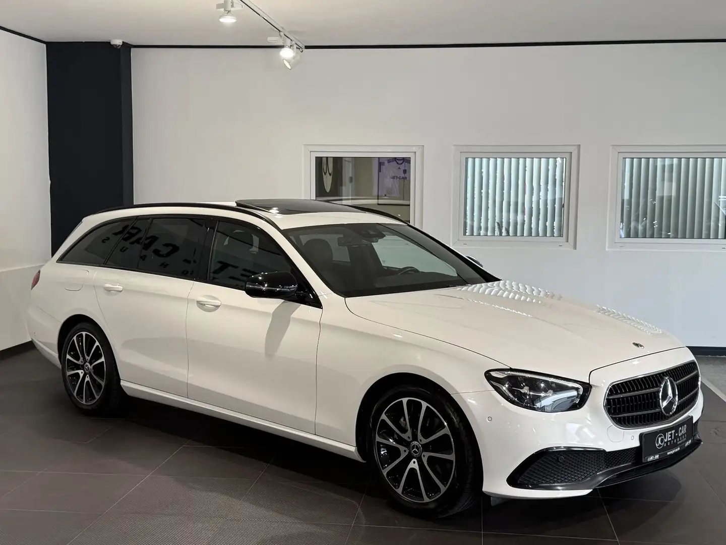 Mercedes-Benz E 220 d T Avantgarde *Night-SD-AHK-18"LM* Blanc - 2