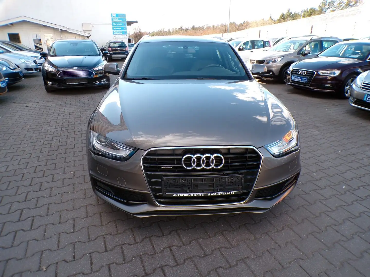 Audi A4 1.8 TFSI quattro S line Avant Grau - 2