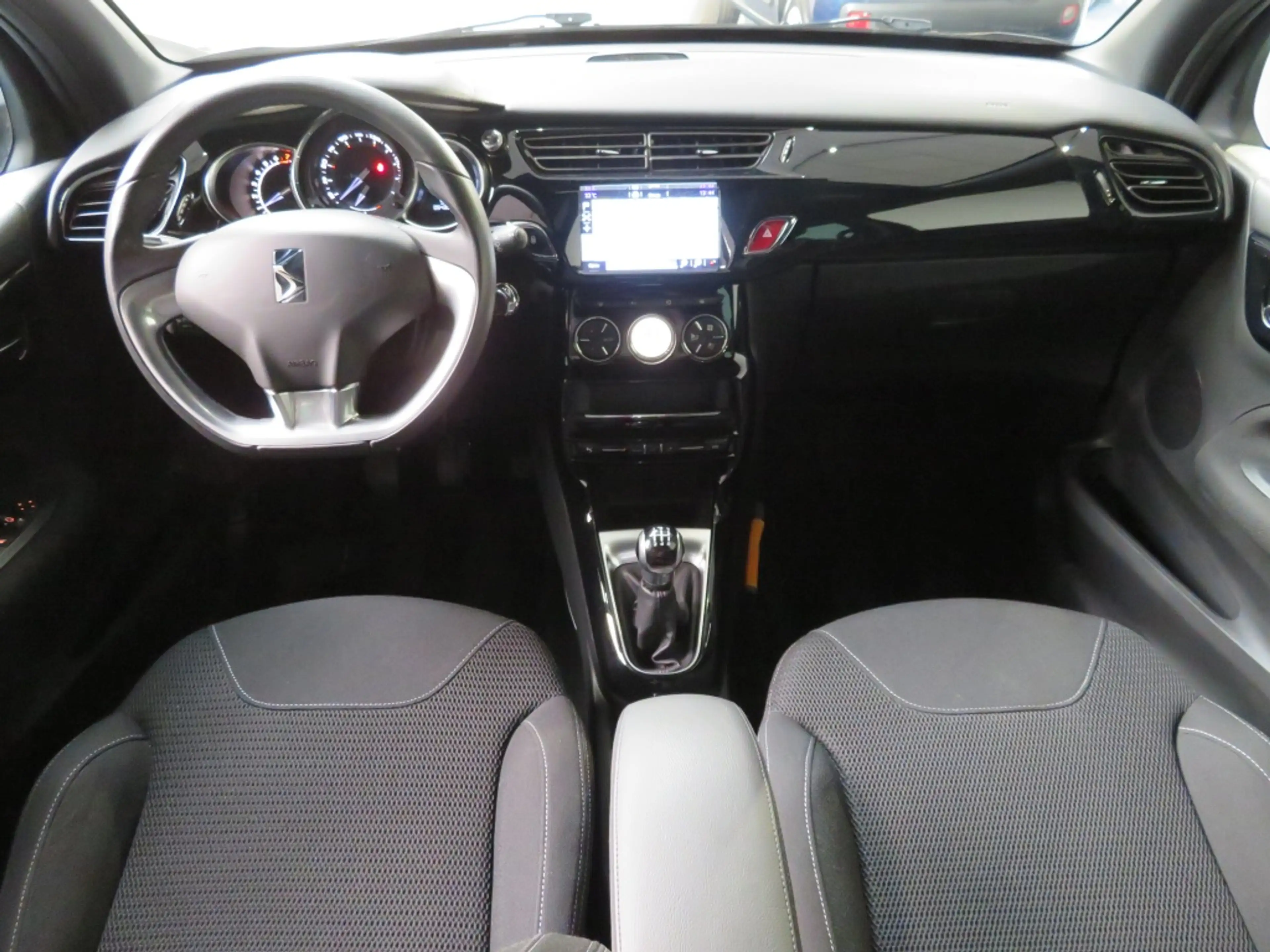 DS Automobiles DS 3 1.2 PureTech Chic — photo 7