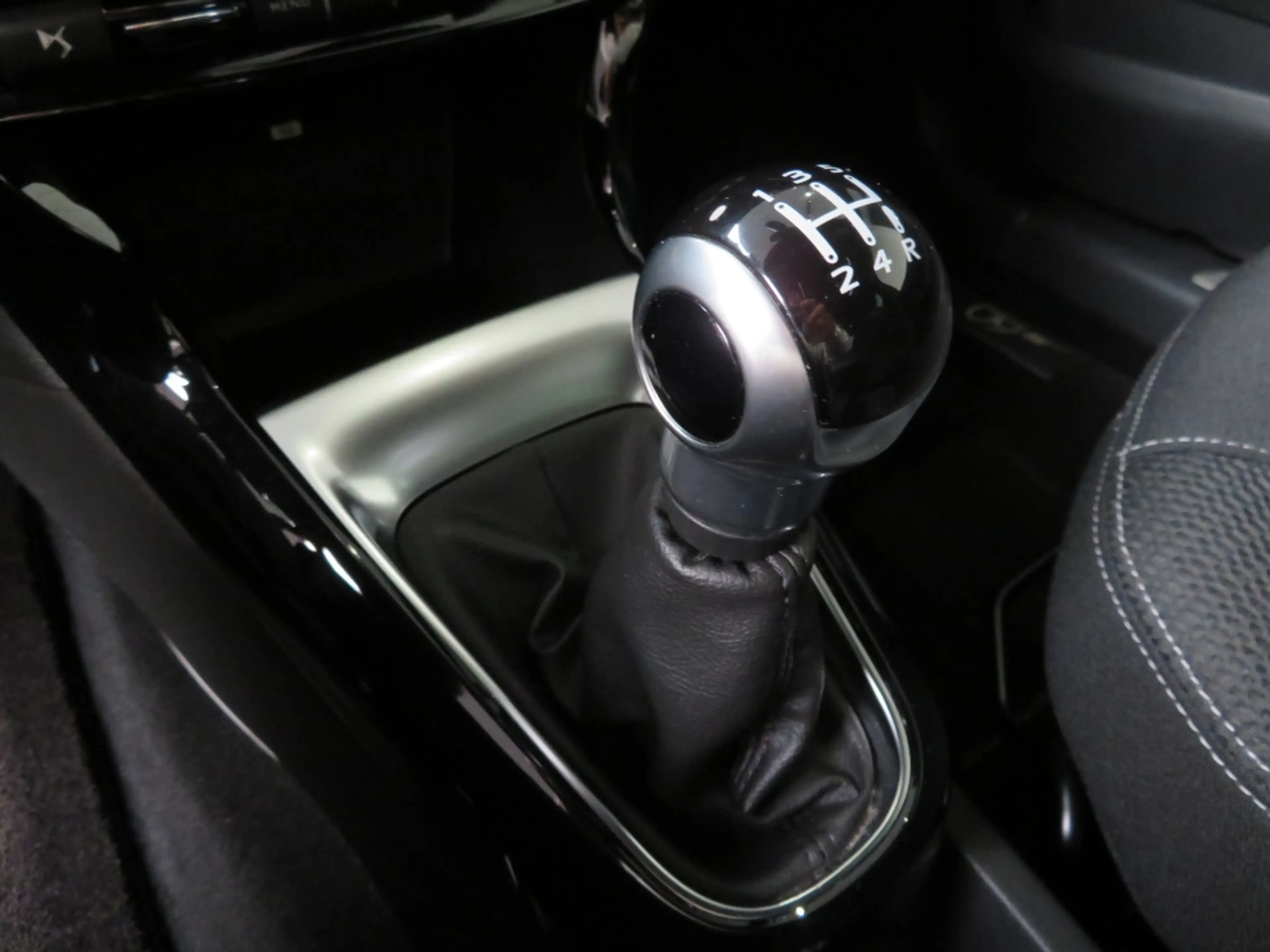 DS Automobiles DS 3 1.2 PureTech Chic — photo 8