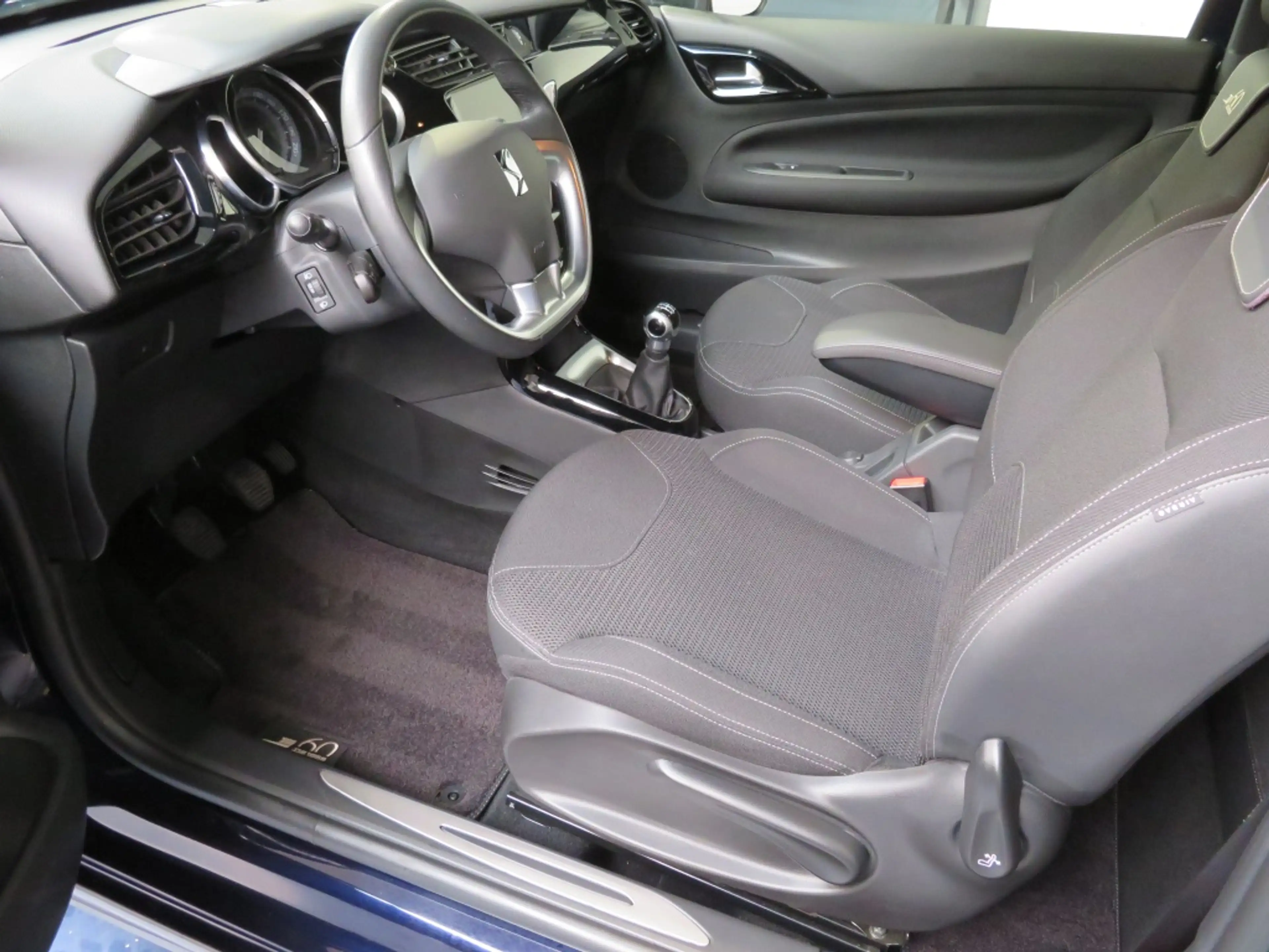 DS Automobiles DS 3 1.2 PureTech Chic — photo 4