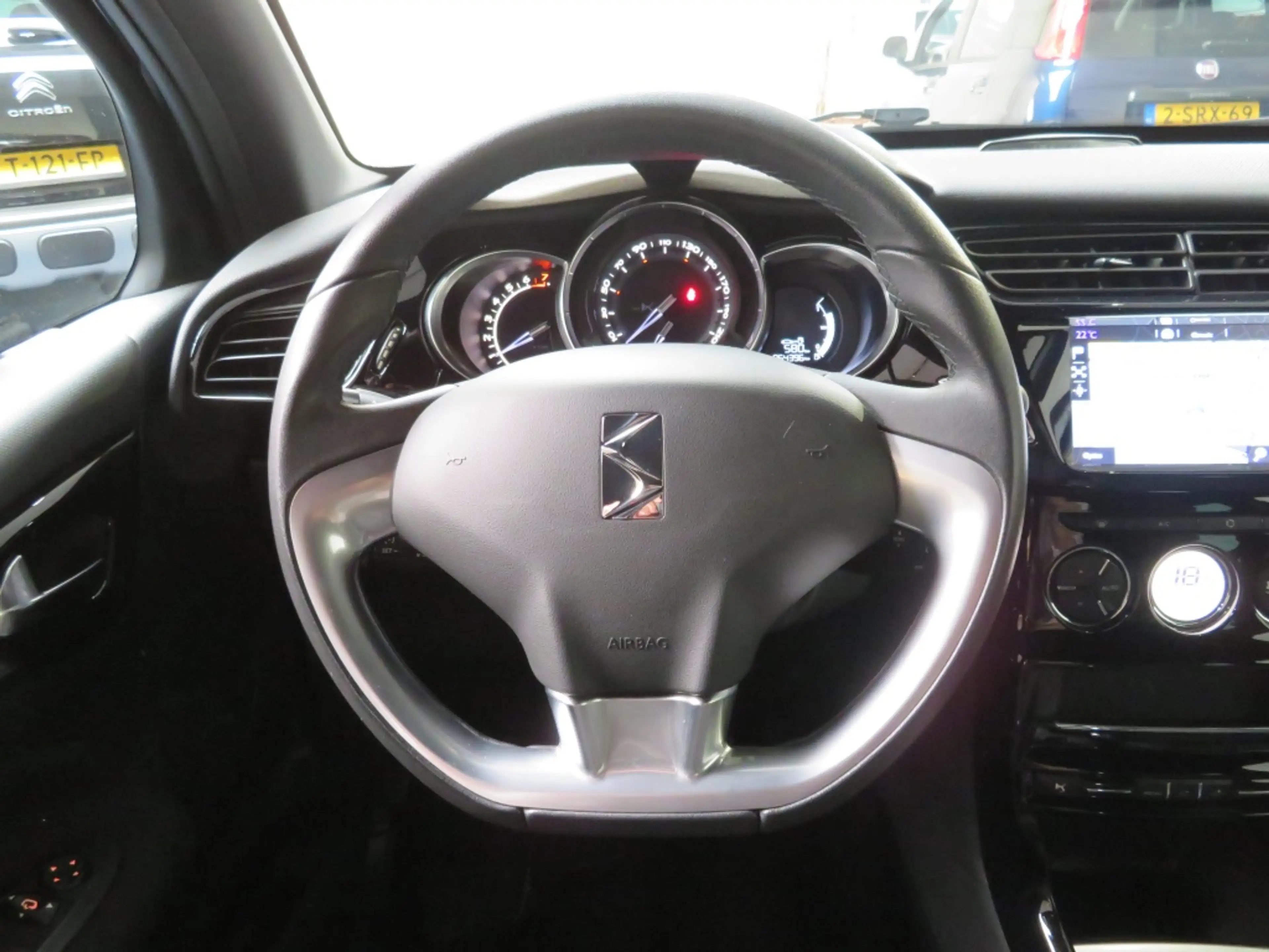 DS Automobiles DS 3 1.2 PureTech Chic — photo 12