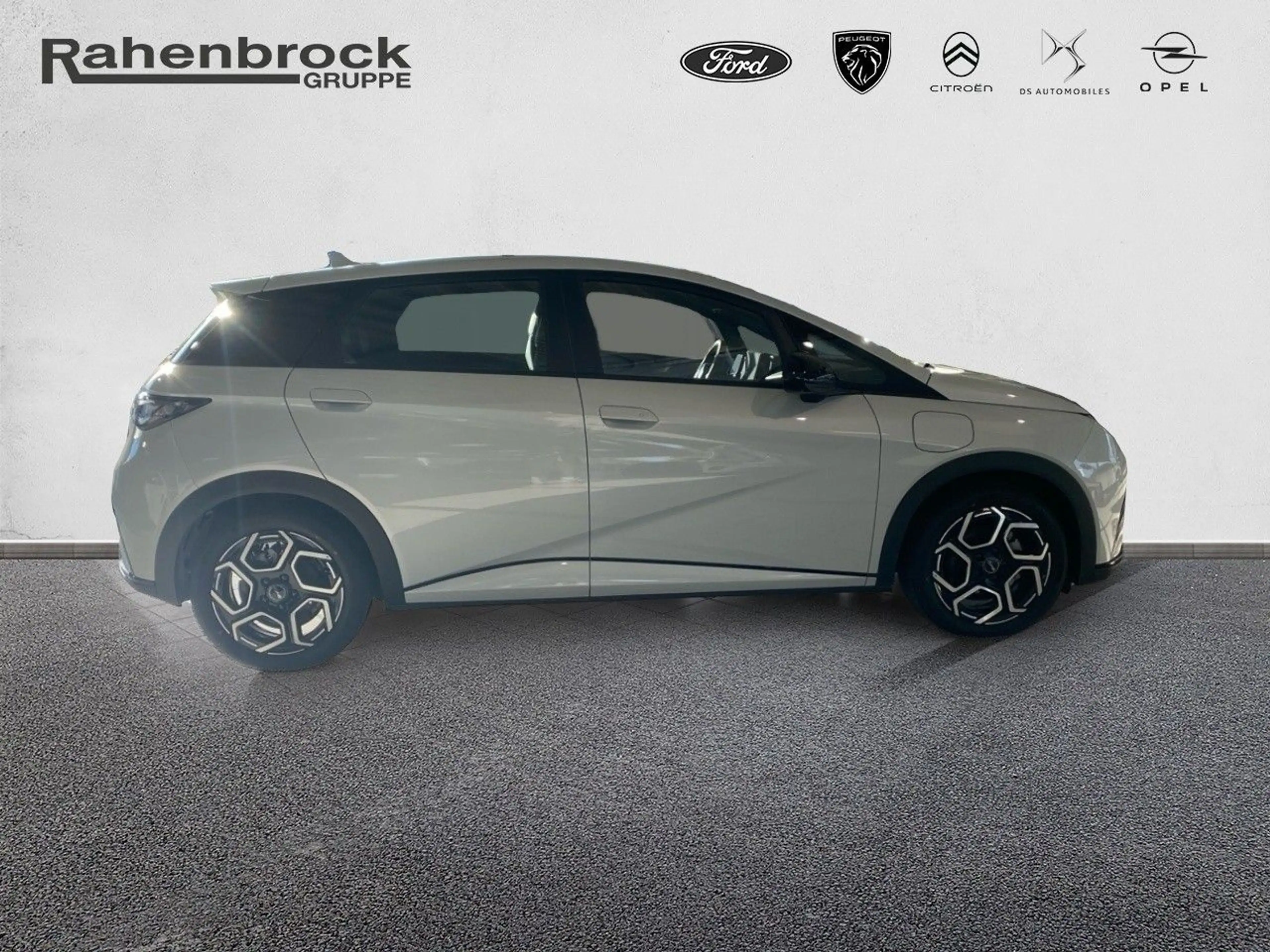BYD Dolphin Comfort 60kWh Kamera Navi — photo 4