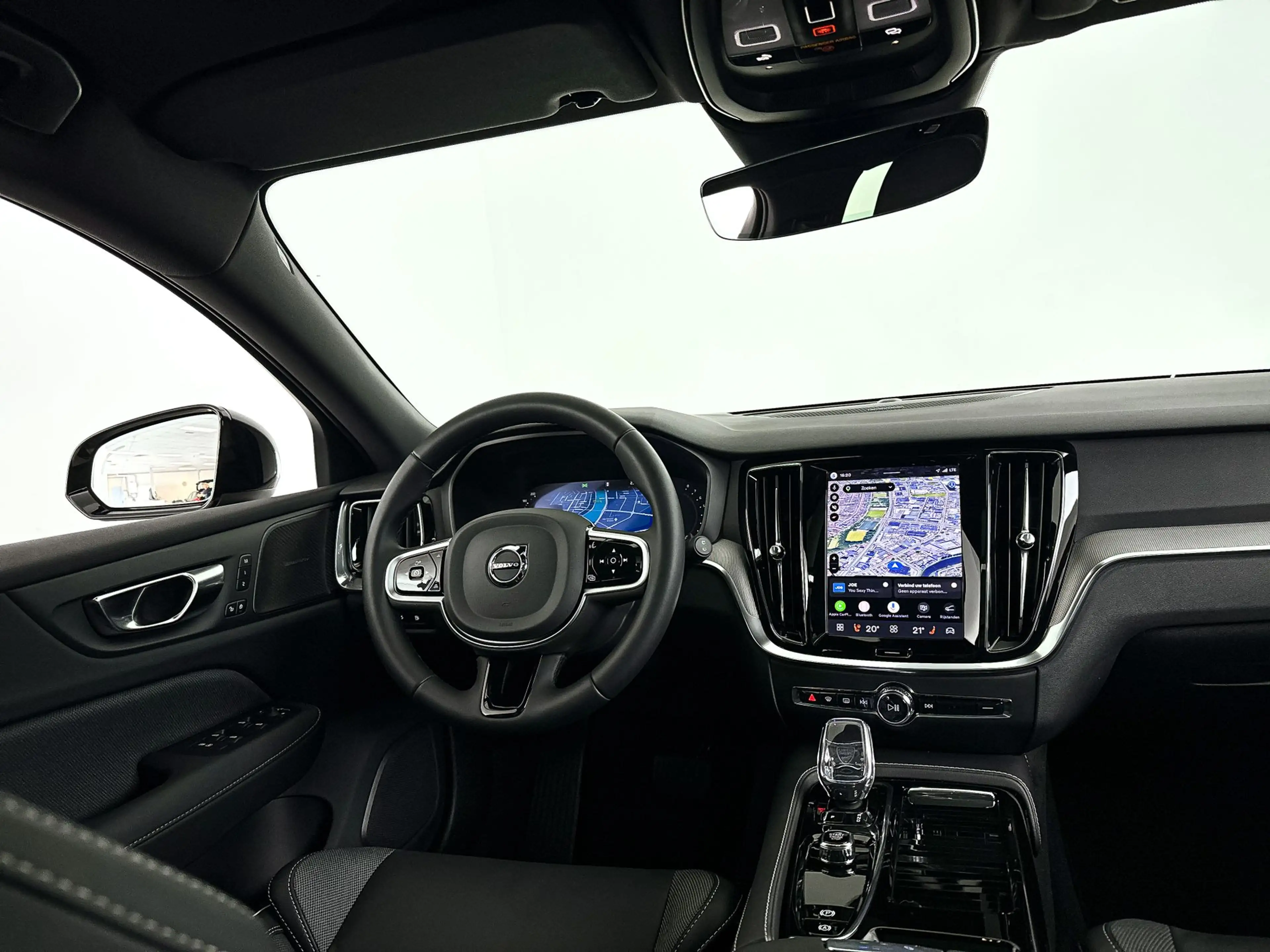 Volvo V60 T8 Plug-in hybrid AWD Plus Dark | SOH 100% | Panor — photo 9