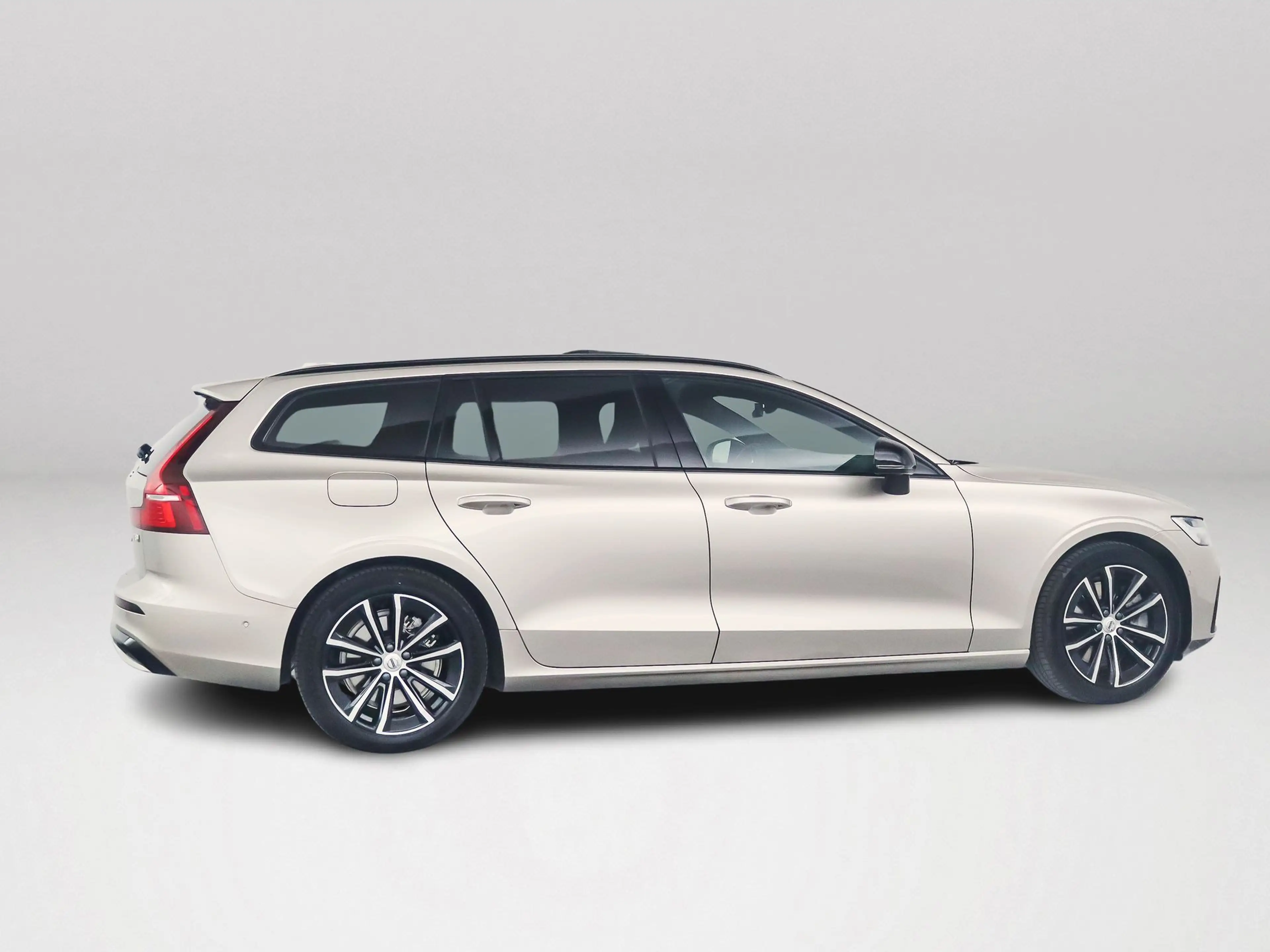 Volvo V60 T8 Plug-in hybrid AWD Plus Dark | SOH 100% | Panor — photo 5