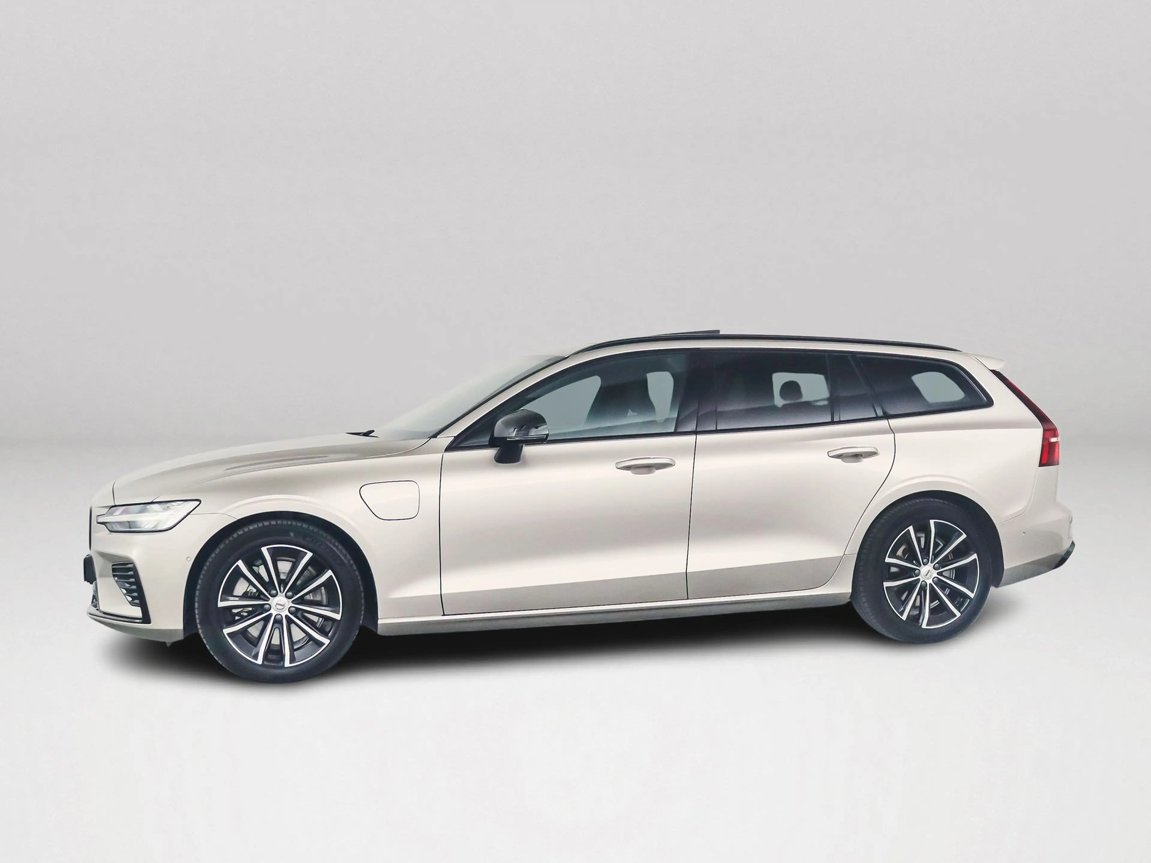 Volvo V60 T8 Plug-in hybrid AWD Plus Dark | SOH 100% | Panor — photo 4