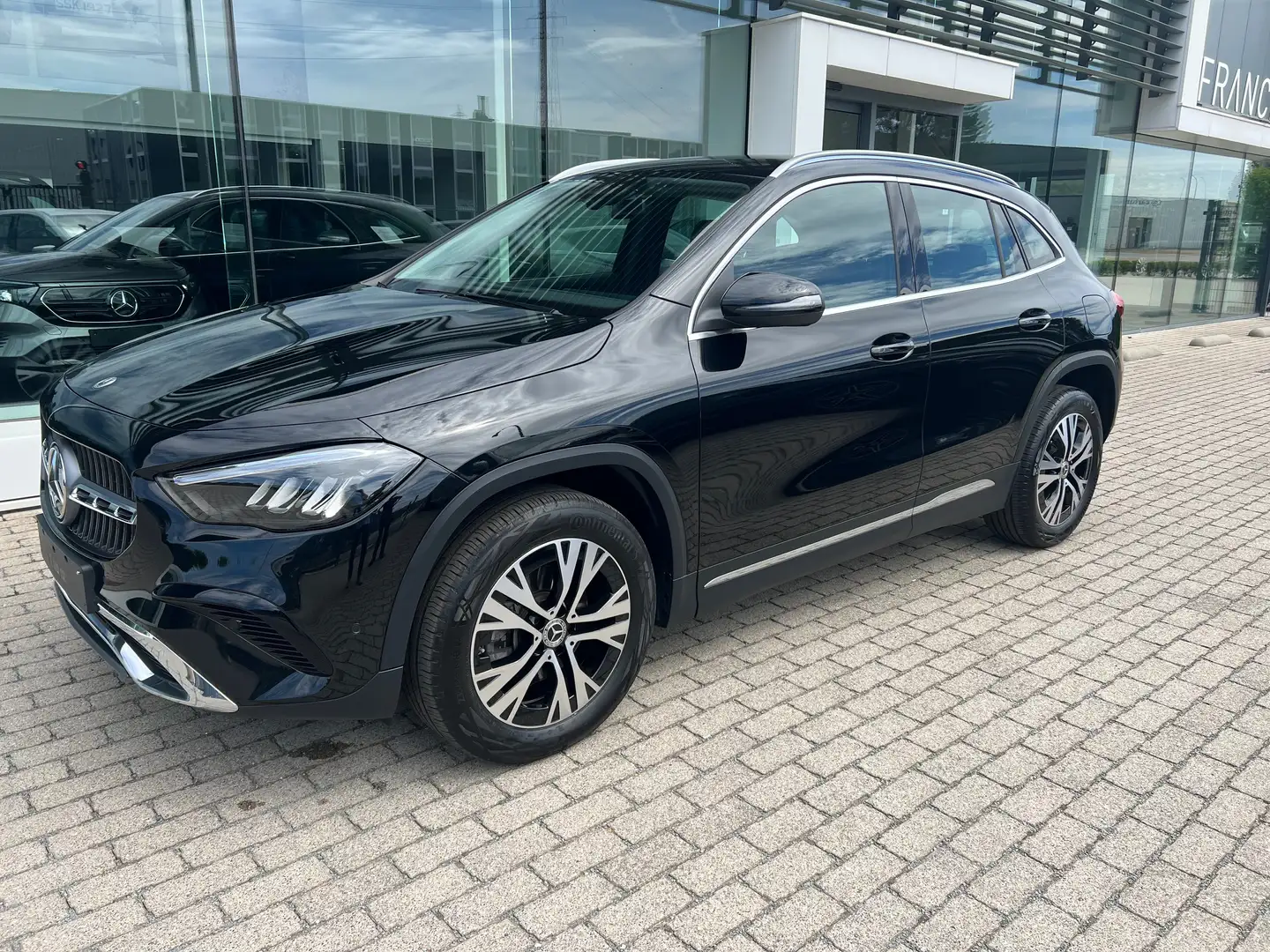 Mercedes-Benz GLA 180 Aut. LED PDC+camera DAB Easy-Pack Noir - 1