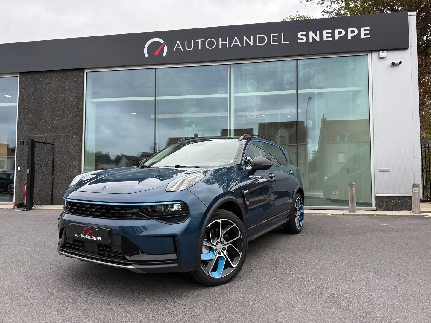 Lynk & Co 01 01 PHEV // Pano // Full Blau - 1