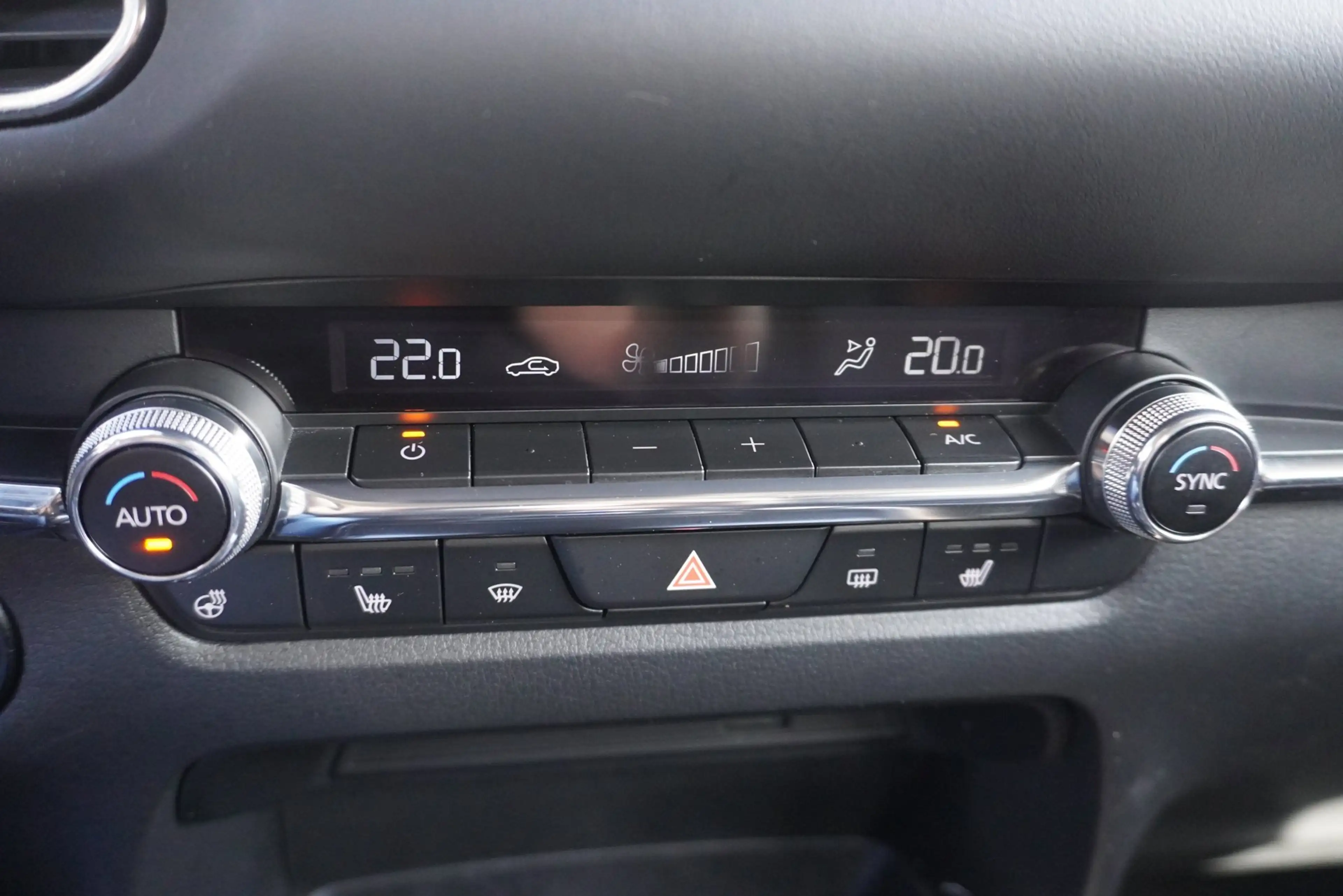 Mazda CX-30 2.0 e-SkyActiv-X M Hybrid Comfort Climate Control/ — photo 21