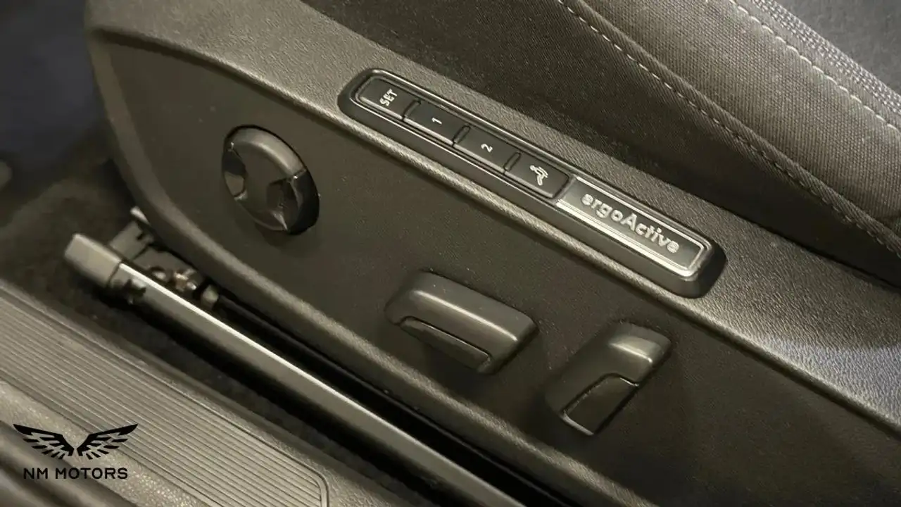 Volkswagen Golf Standard Model — photo 20