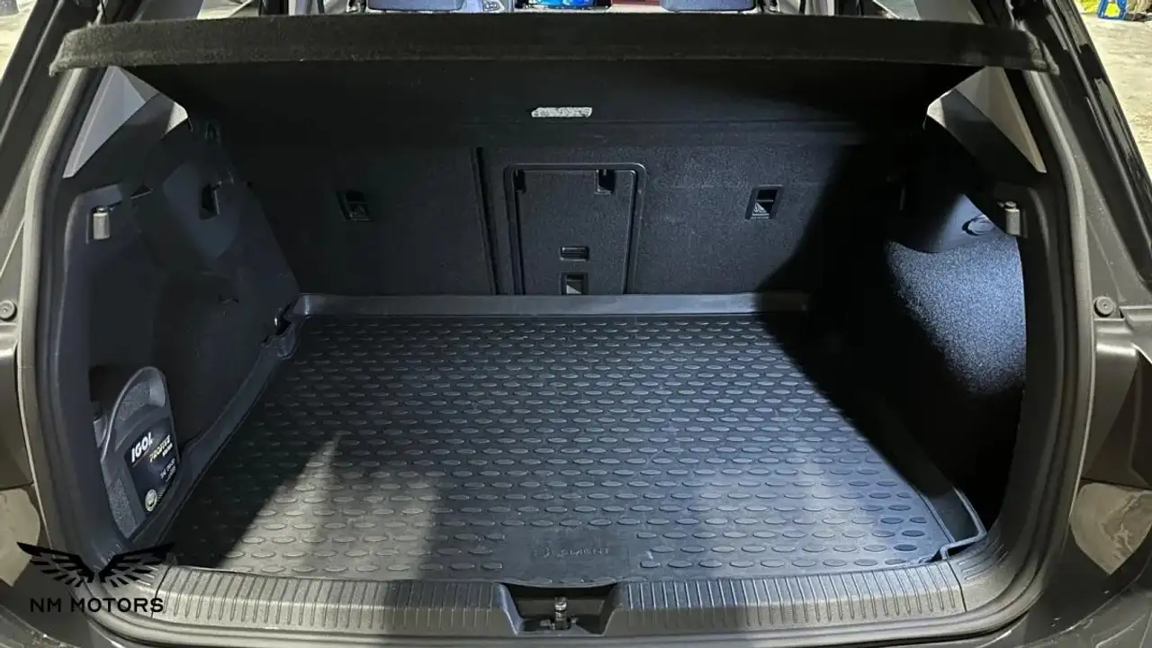 Volkswagen Golf Standard Model — photo 14
