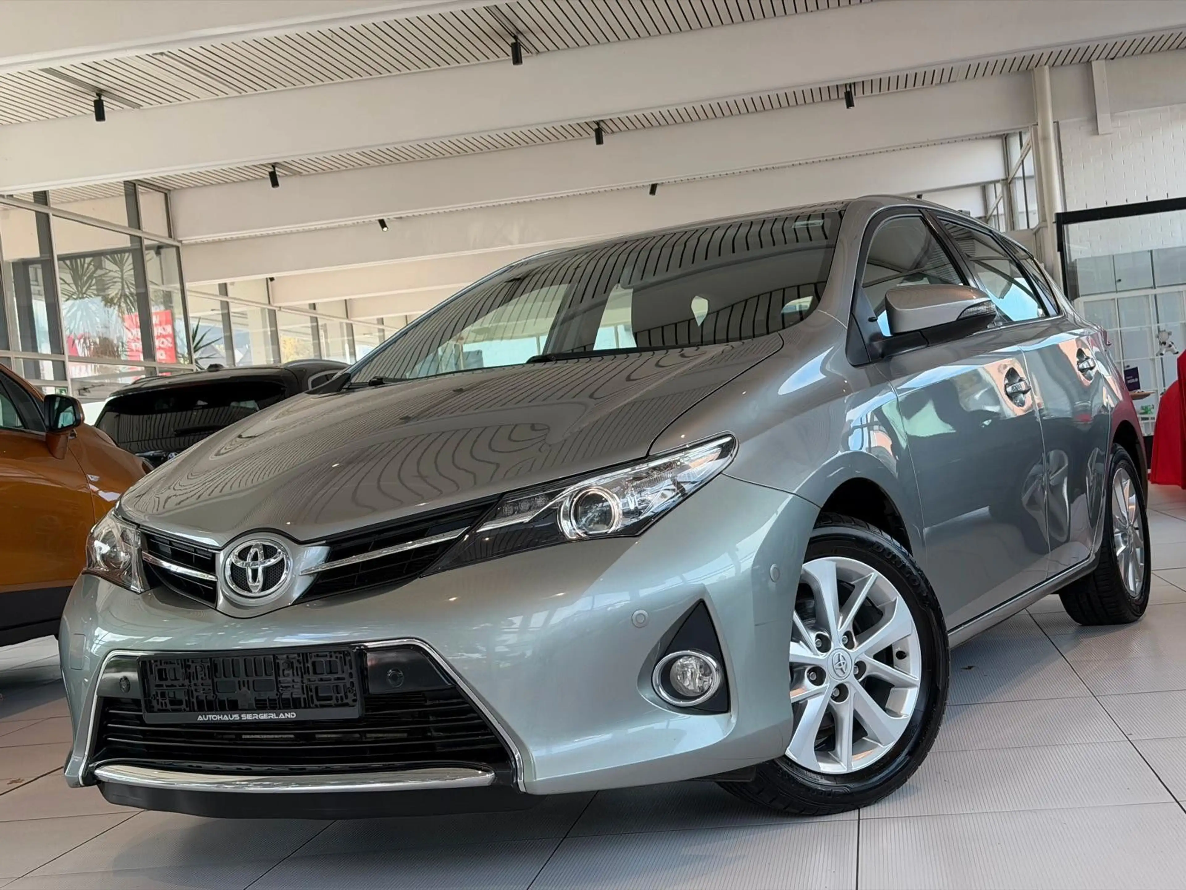 Toyota Auris Life+/Kamera/Xenon/Tempomat/