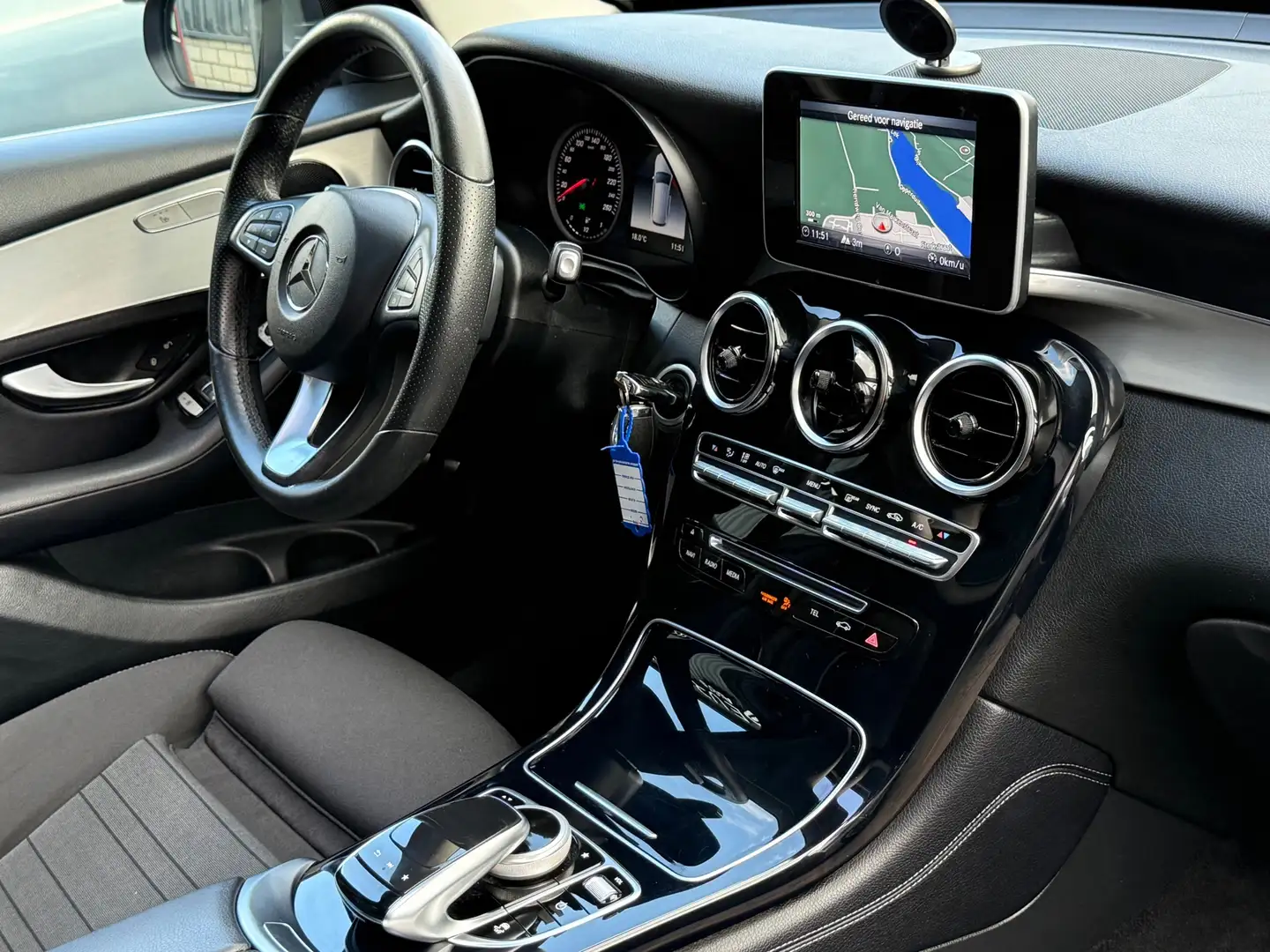 Mercedes-Benz GLC 220 d 4MATIC Premium Plus Panoramadak Navi Automaat Pd Grijs - 2