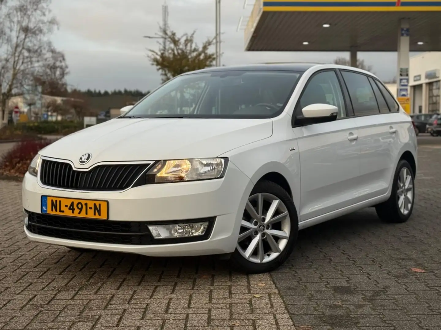 Skoda Rapid/Spaceback 1.2 TSI AUTOMAAT PANORAMA DAK Wit - 1