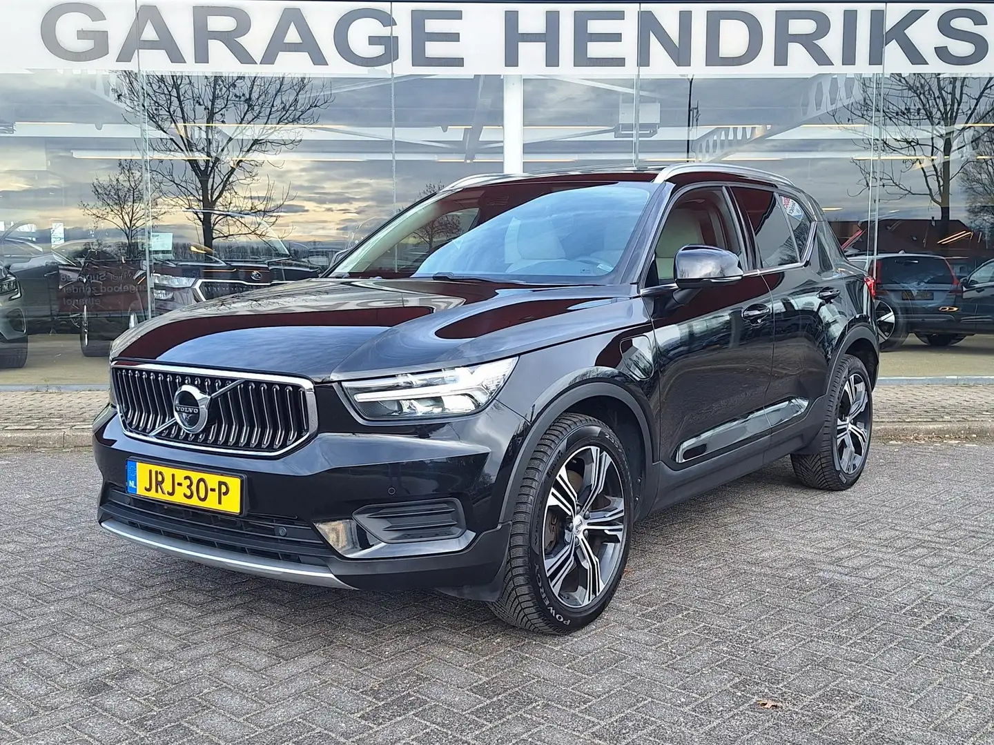 Volvo XC40 1.5 T5 Recharge Inscription | Pano | H&K | Leder | Schwarz - 1