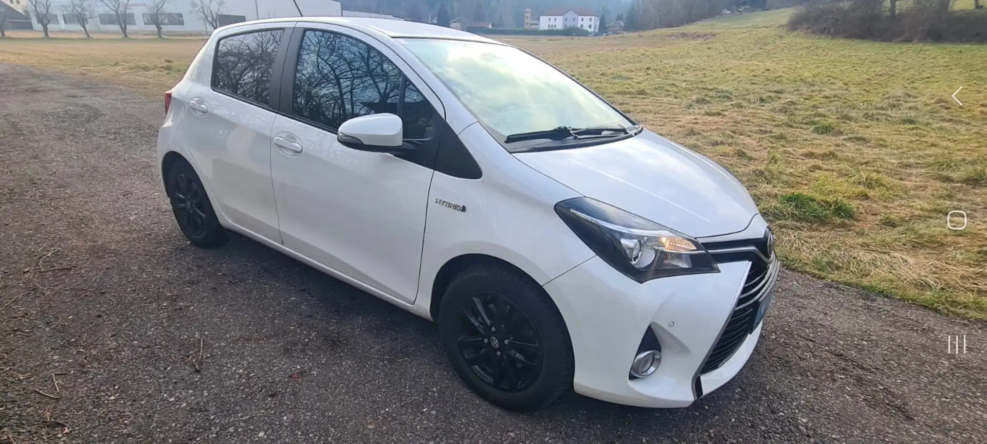 Toyota Yaris Hybrid Basis neuen Pickerl Weiß - 2